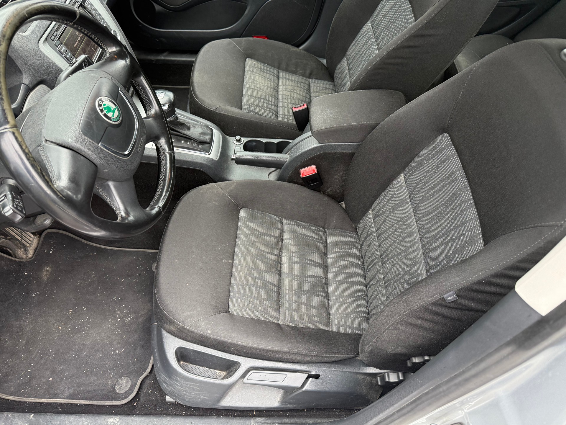 SKODA Octavia Combi 2.0 TDI Ambition 4x4 DSG-image-9