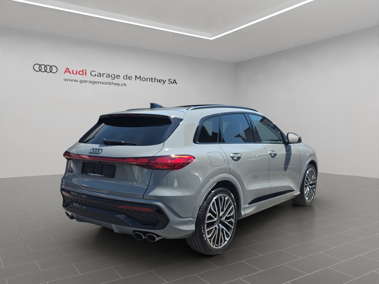 AUDI SQ5 TFSI quattro S-tronic-image-2