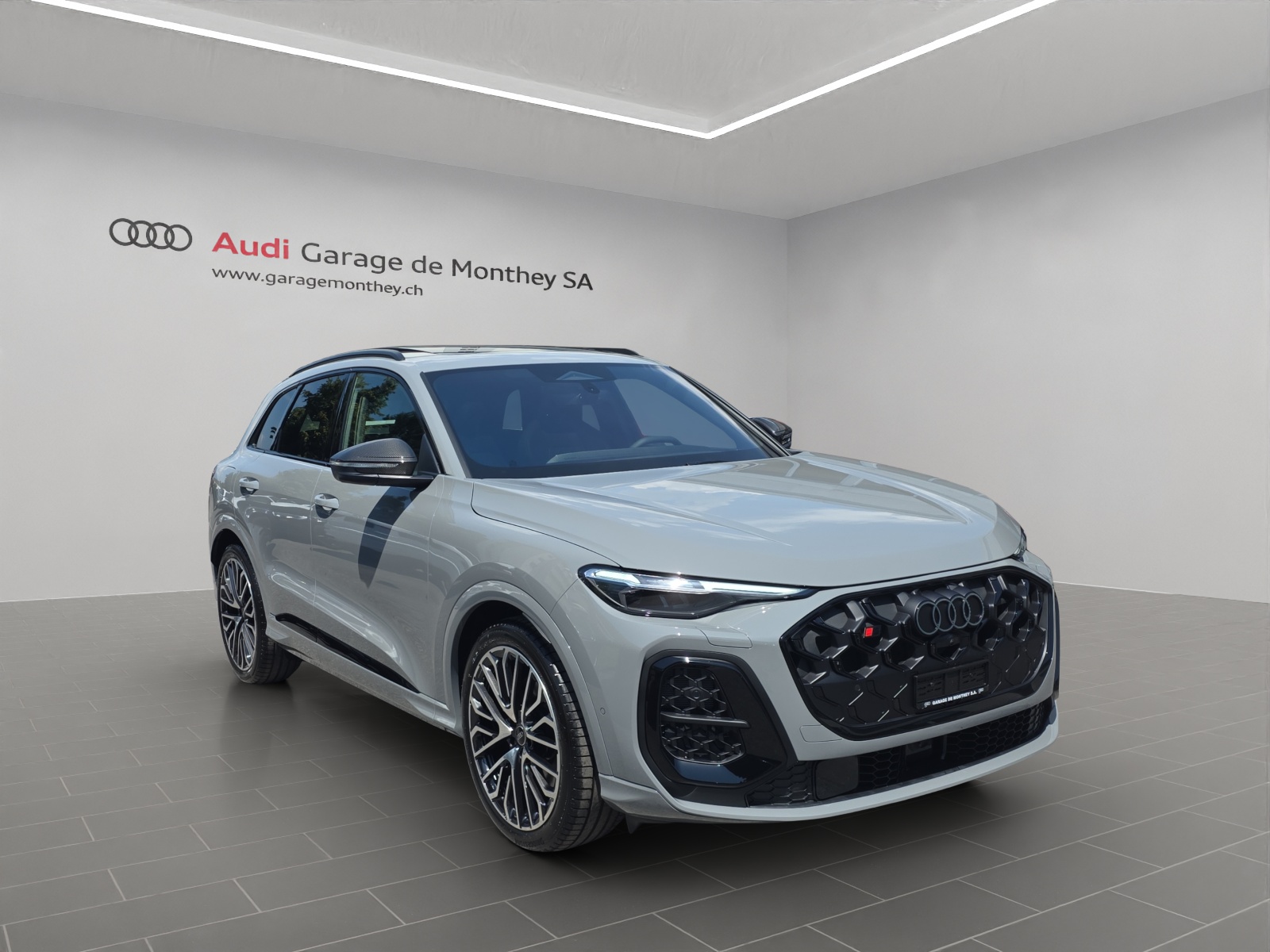 AUDI SQ5 TFSI quattro S-tronic-image-1