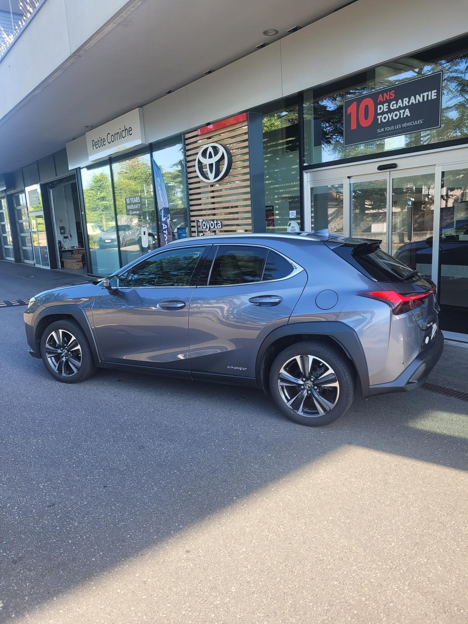 LEXUS UX 250h Comfort AWD Automatic-image-2