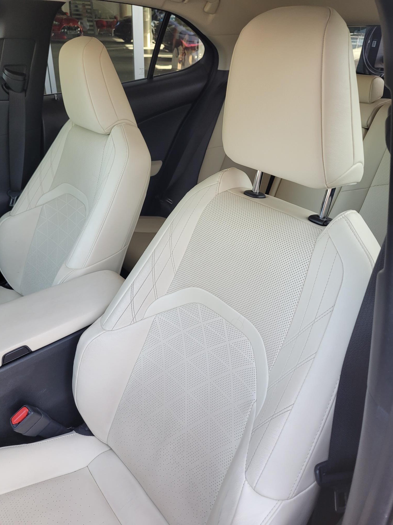 LEXUS UX 250h Comfort AWD Automatic-image-4