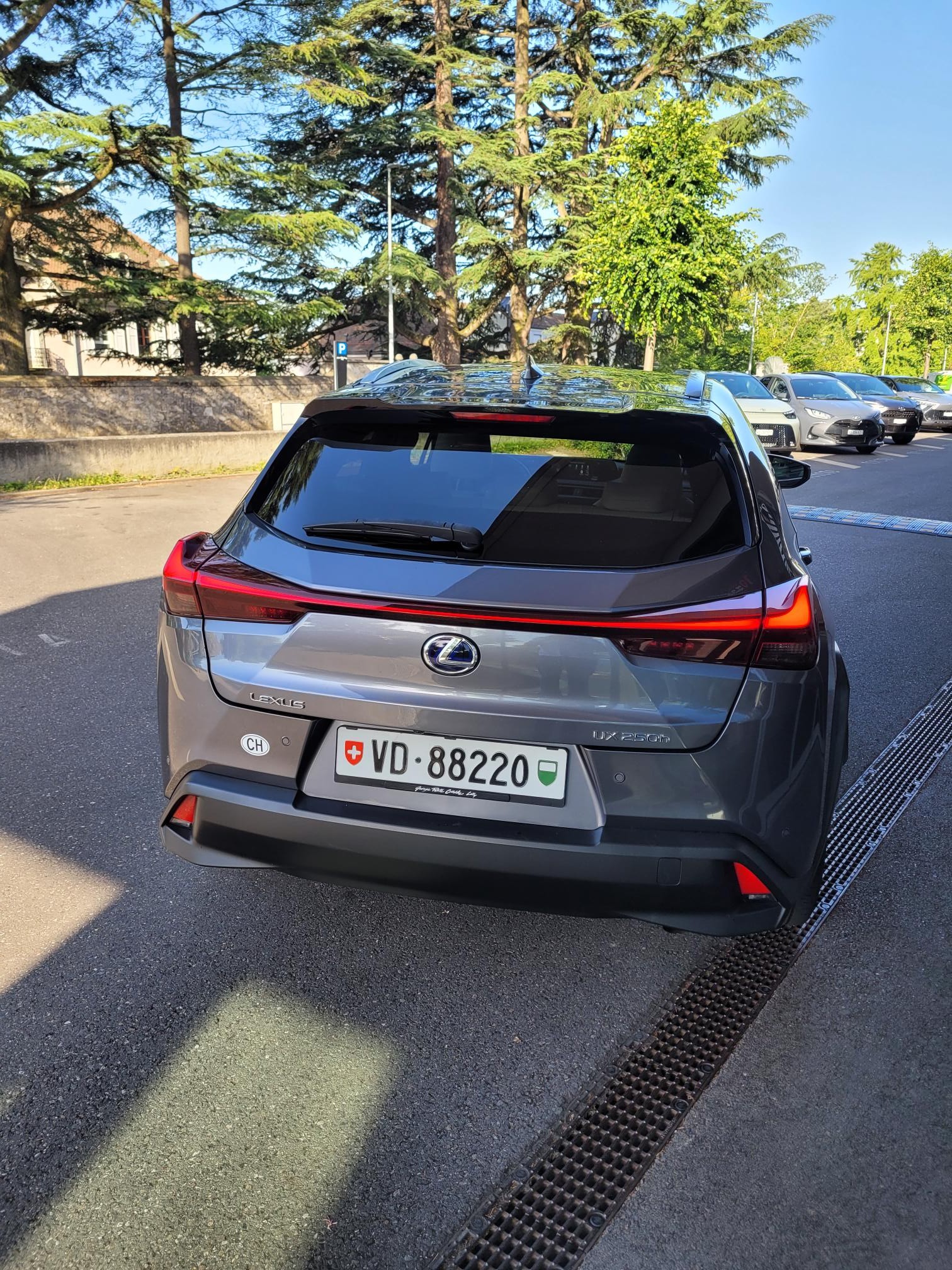 LEXUS UX 250h Comfort AWD Automatic-image-1