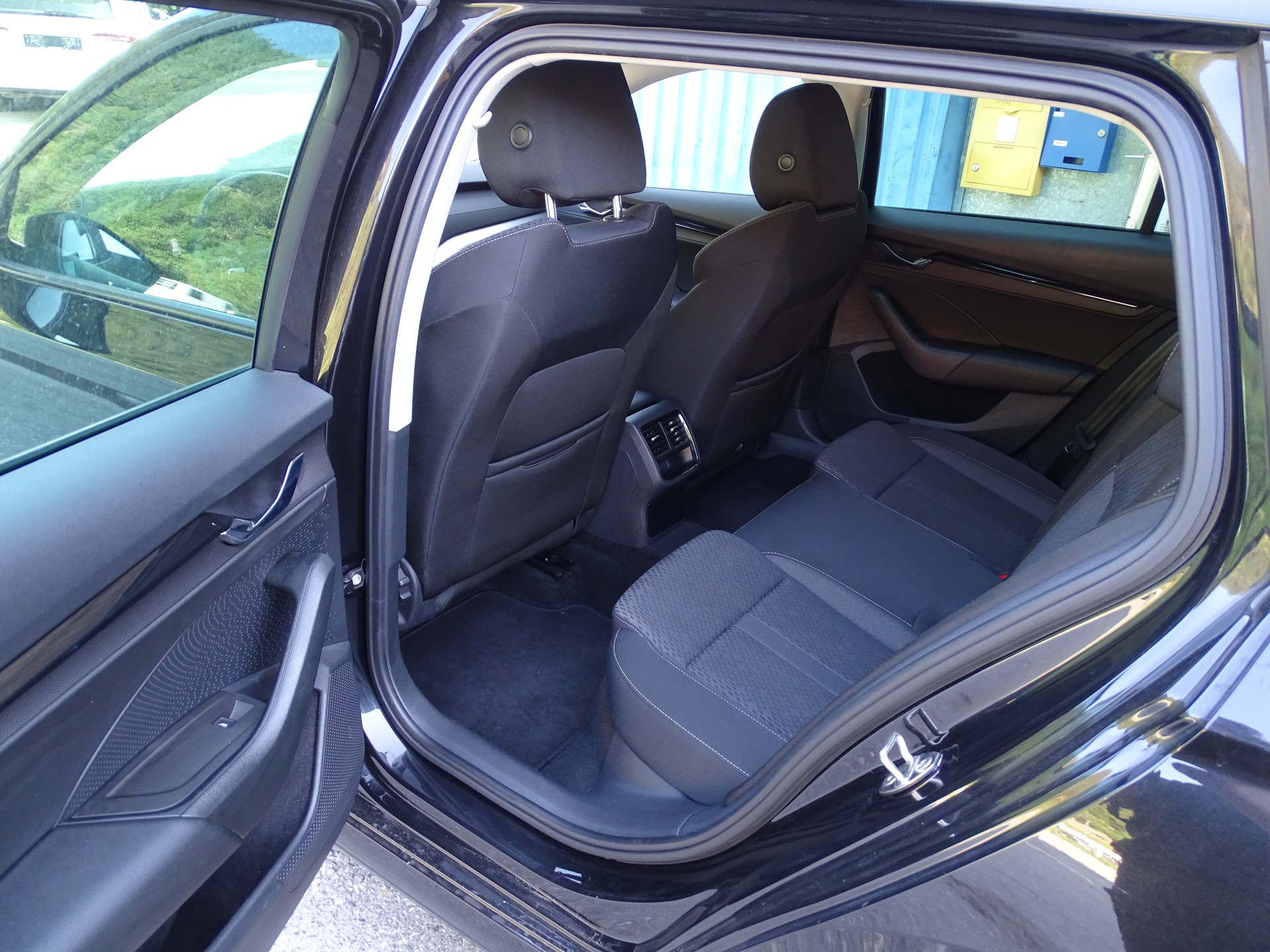 SKODA Octavia Combi 2.0 TDI DSG Ambition 4x4-image-9