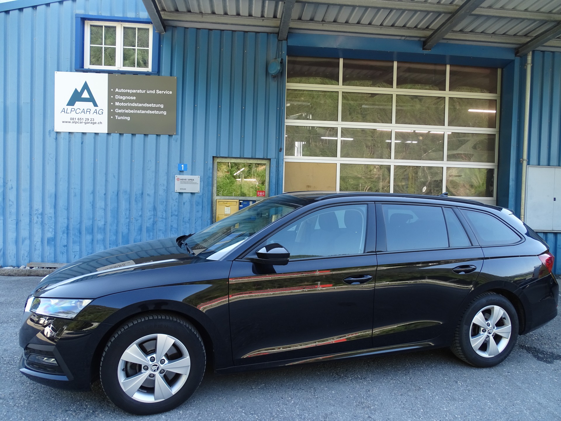 SKODA Octavia Combi 2.0 TDI DSG Ambition 4x4-image-0