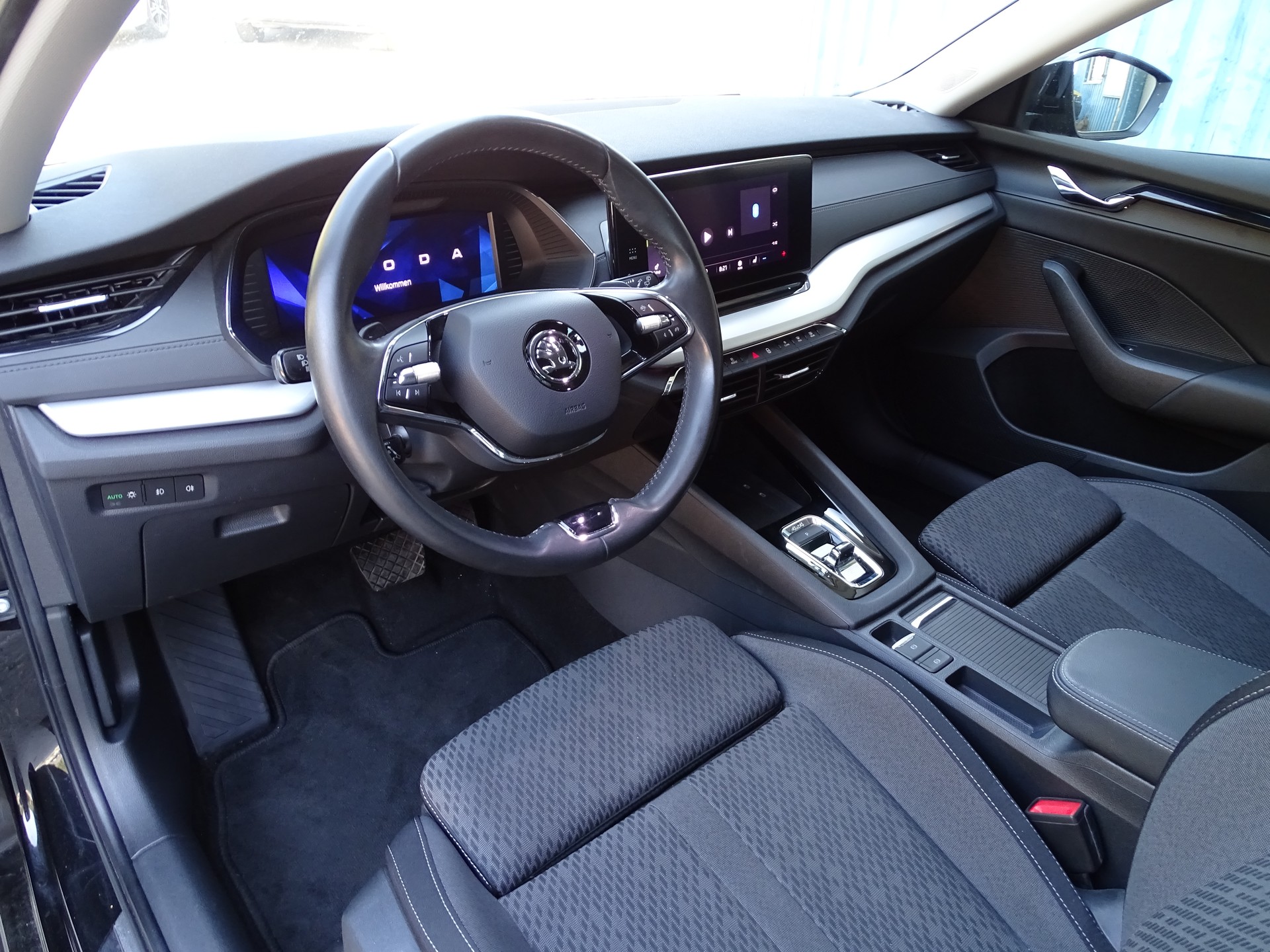 SKODA Octavia Combi 2.0 TDI DSG Ambition 4x4-image-8