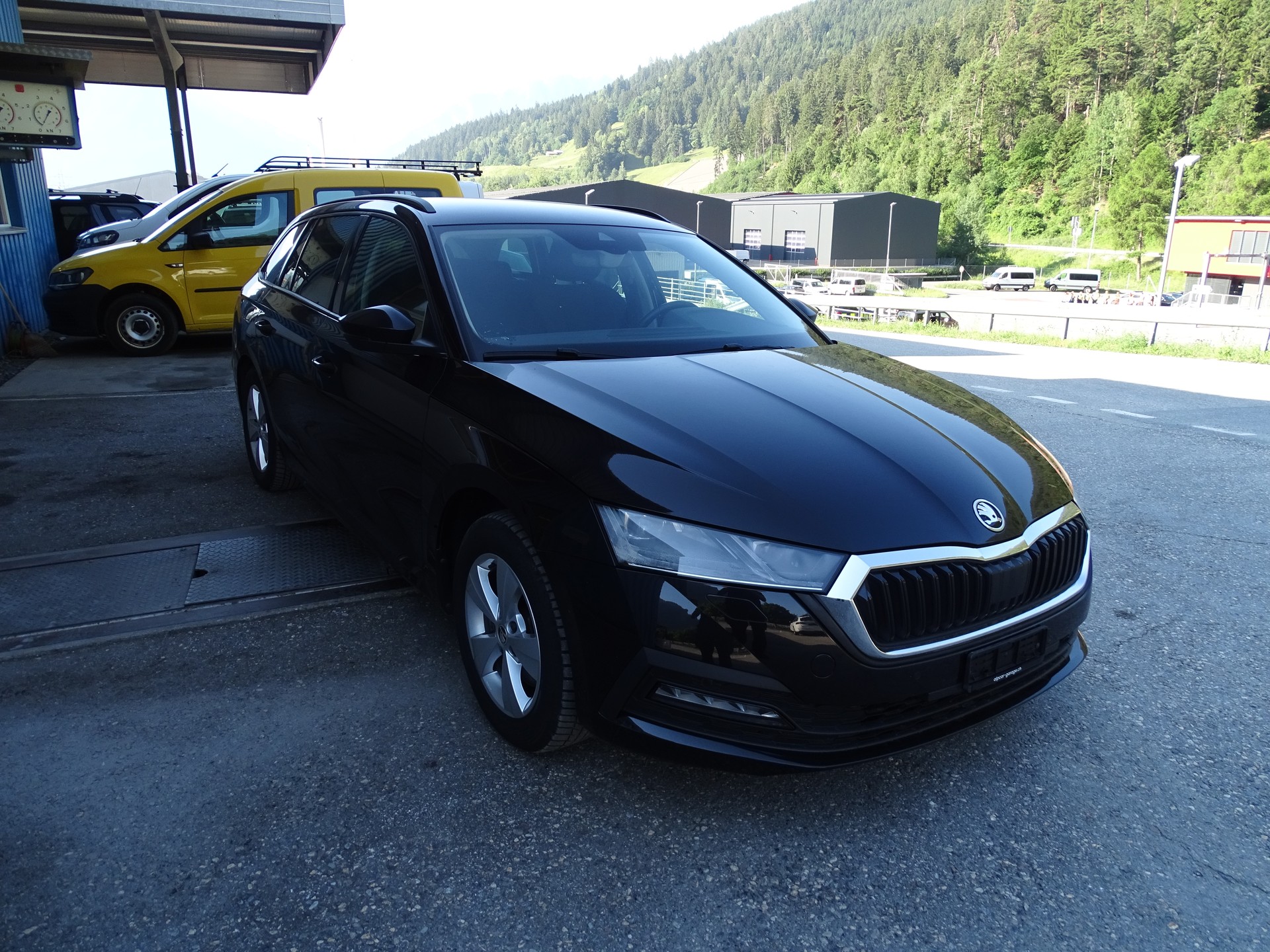 SKODA Octavia Combi 2.0 TDI DSG Ambition 4x4-image-6
