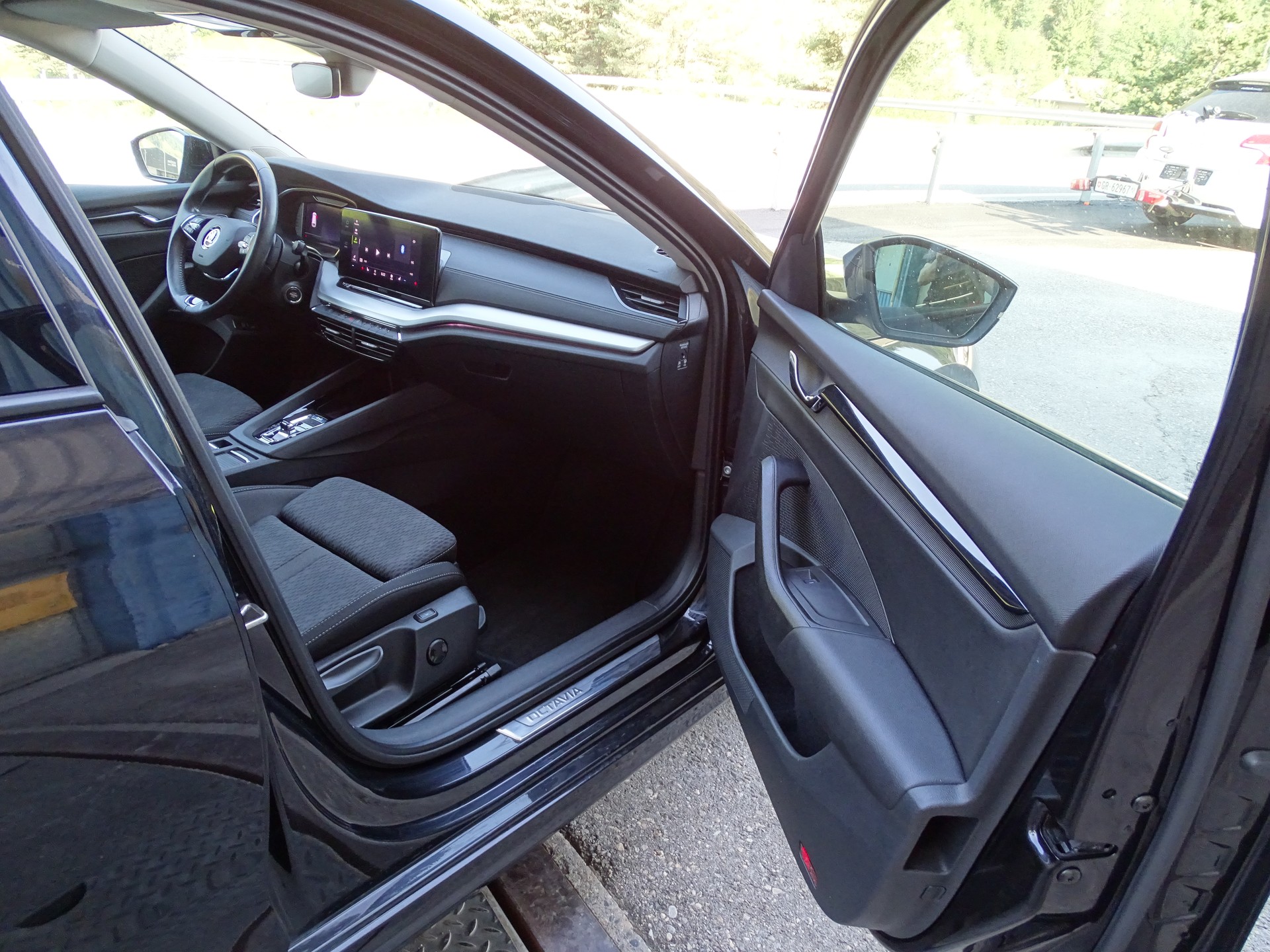 SKODA Octavia Combi 2.0 TDI DSG Ambition 4x4-image-11