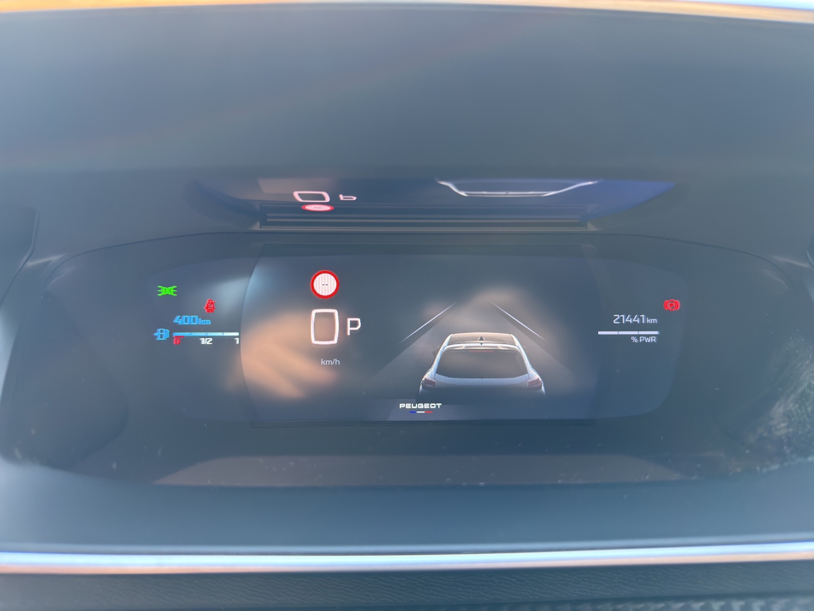 PEUGEOT 208 1.2 Hybrid GT-image-5