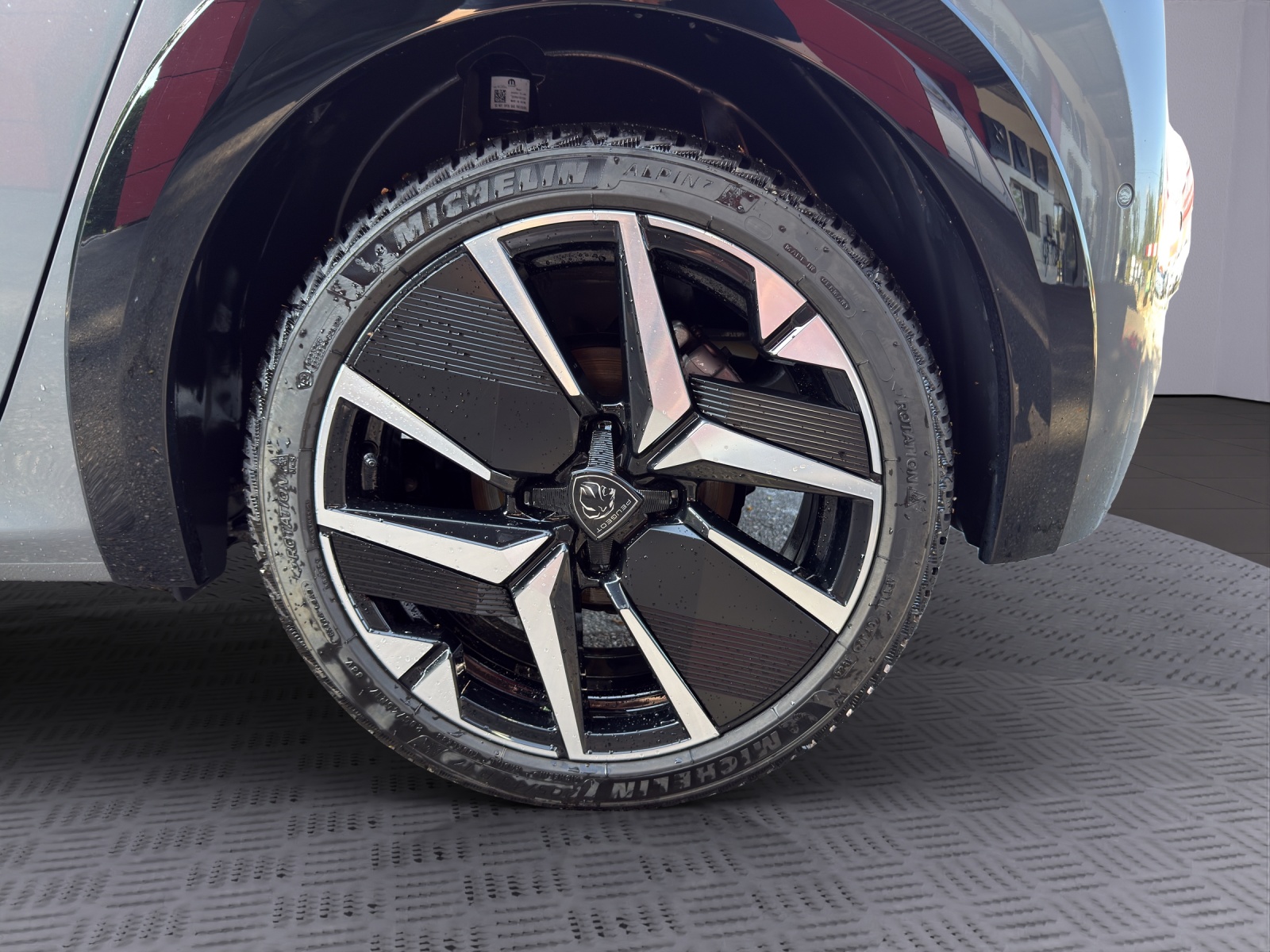 PEUGEOT 208 1.2 Hybrid GT-image-11
