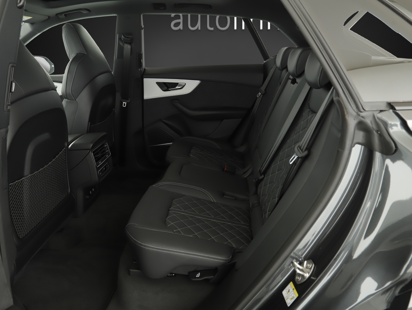 AUDI Q8 SUV TFSI e quattro 360 kW tiptronic-image-8