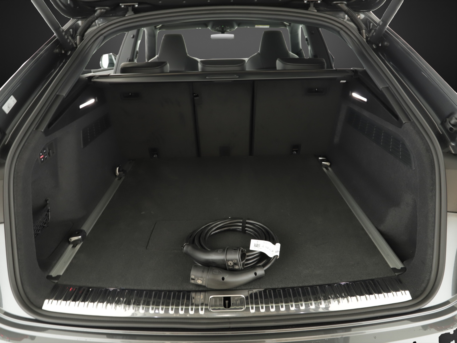 AUDI Q8 SUV TFSI e quattro 360 kW tiptronic-image-11