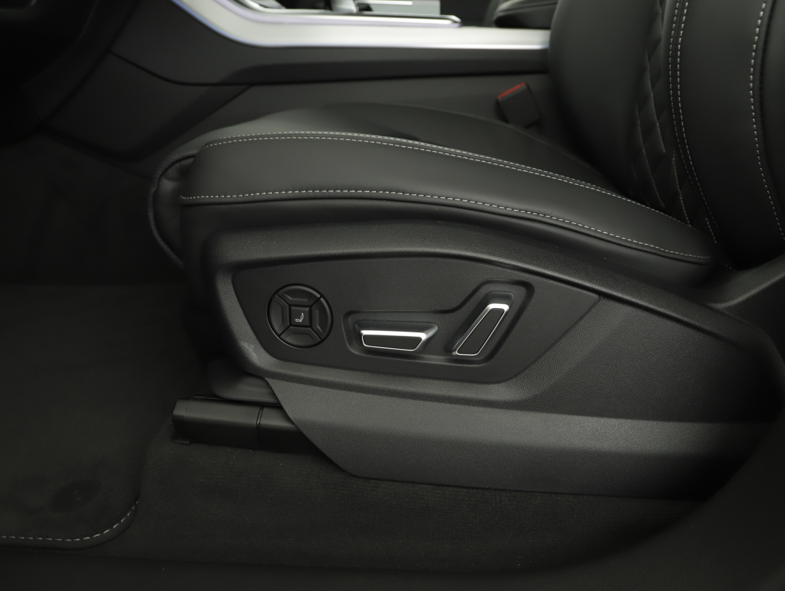 AUDI Q8 SUV TFSI e quattro 360 kW tiptronic-image-12