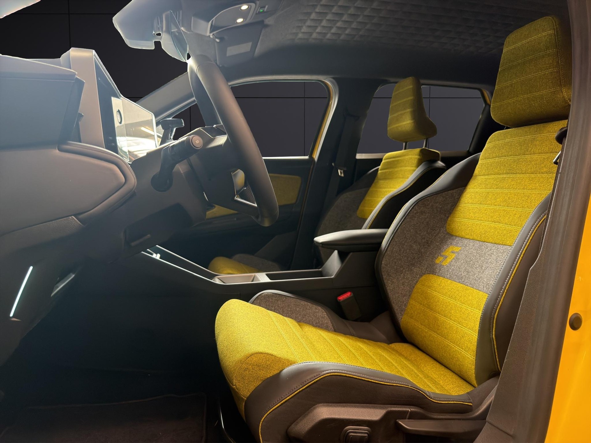 RENAULT R5 E-Tech Urban Range iconic five-image-8