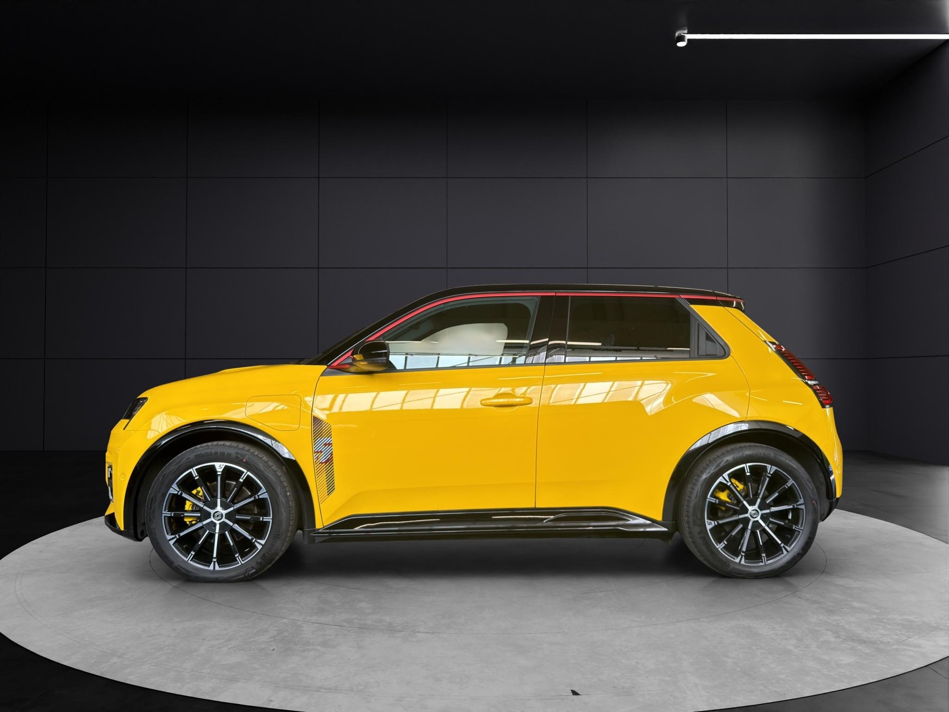 RENAULT R5 E-Tech Urban Range iconic five-showroom-element-1