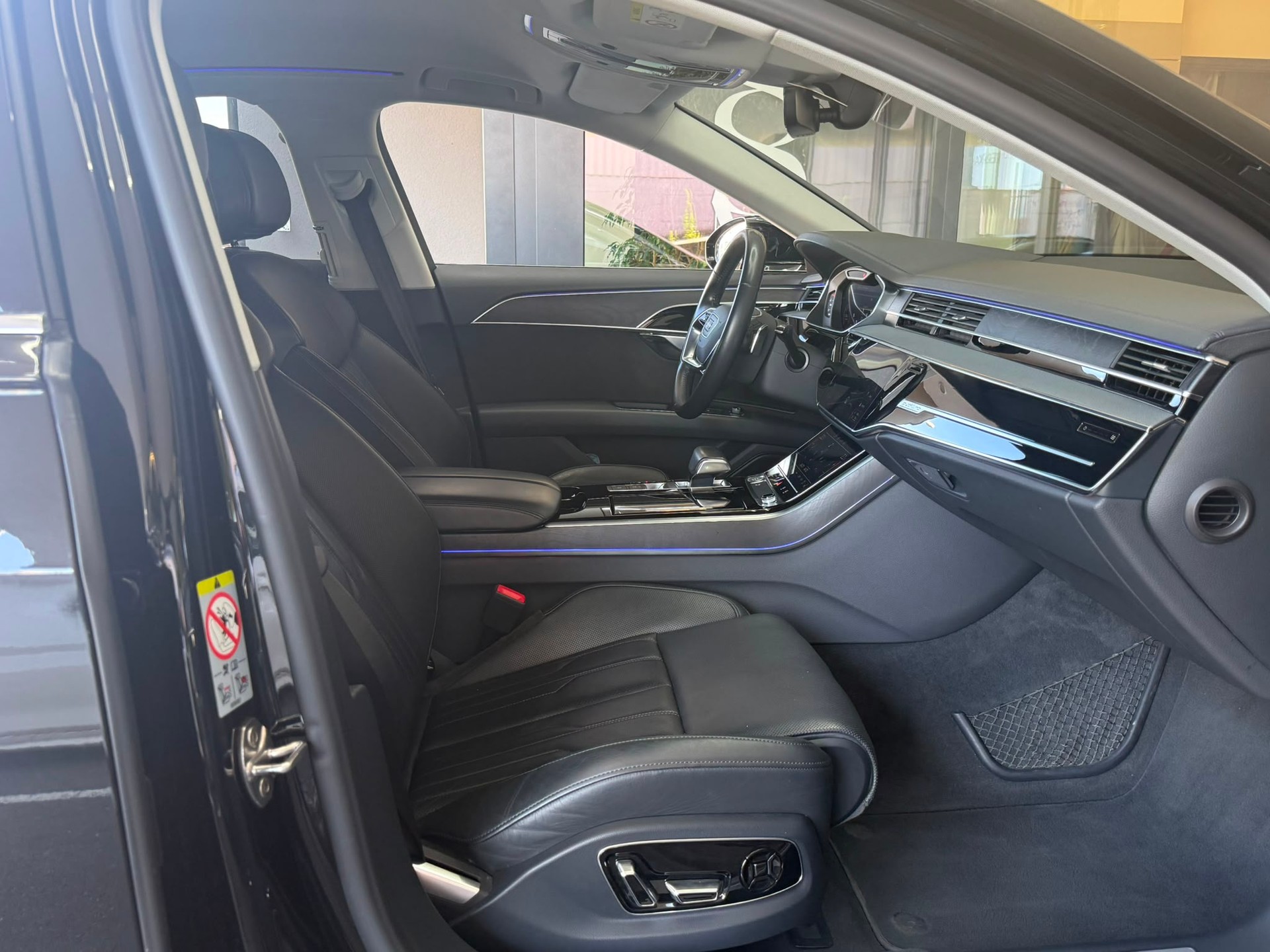 AUDI A8 50 TDI quattro tiptronic-image-16
