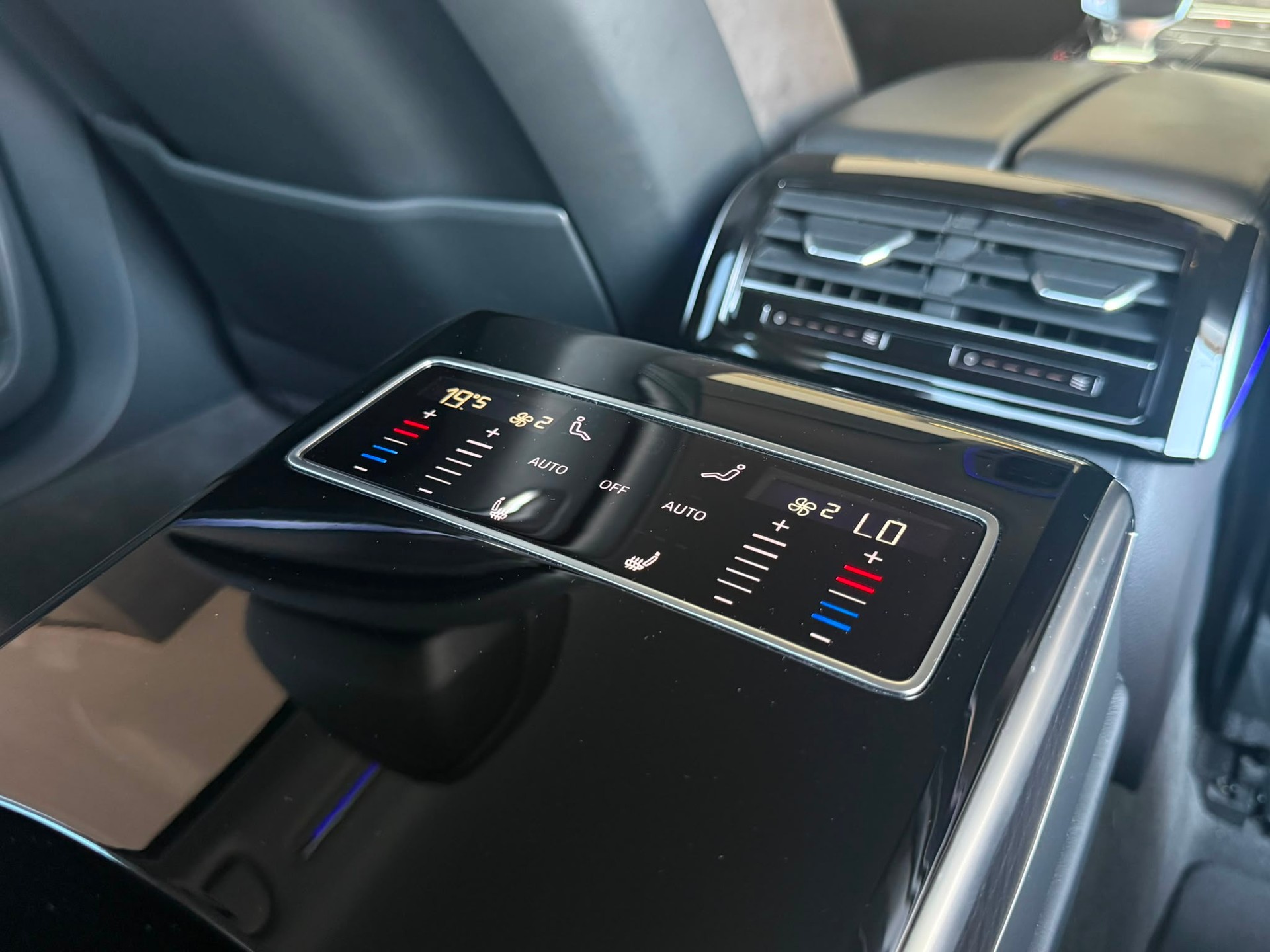 AUDI A8 50 TDI quattro tiptronic-image-21
