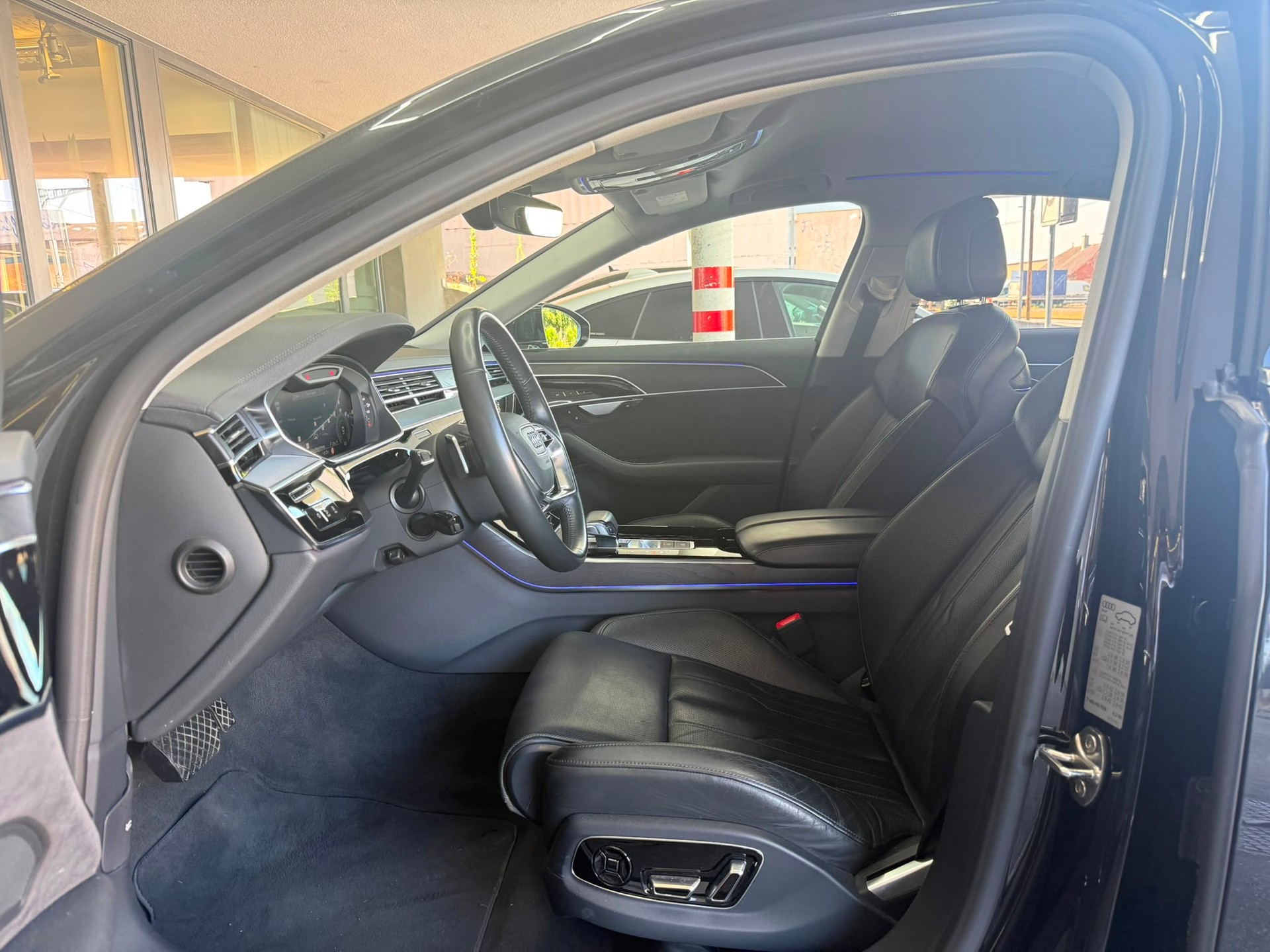 AUDI A8 50 TDI quattro tiptronic-image-12