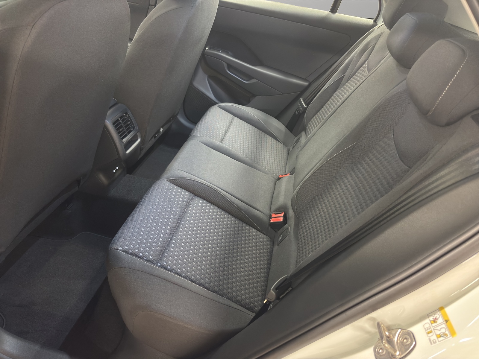 VW T-Roc 1.5 eTSI mHEV Trend DSG-image-9