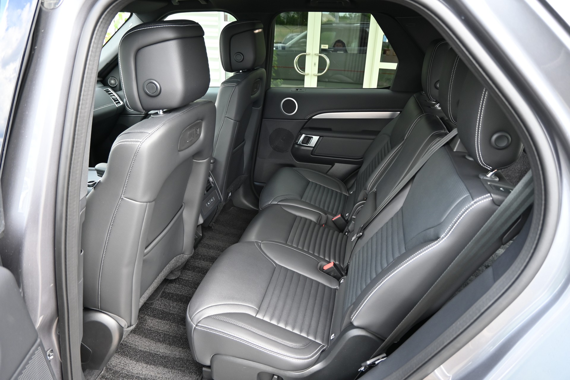LAND ROVER Discovery 3.0D I6 350 Dynamic HSE AWD Automatic 7-Plätzer 350PS + AHK 3500kg + Werksgarantie 02.2030-image-17