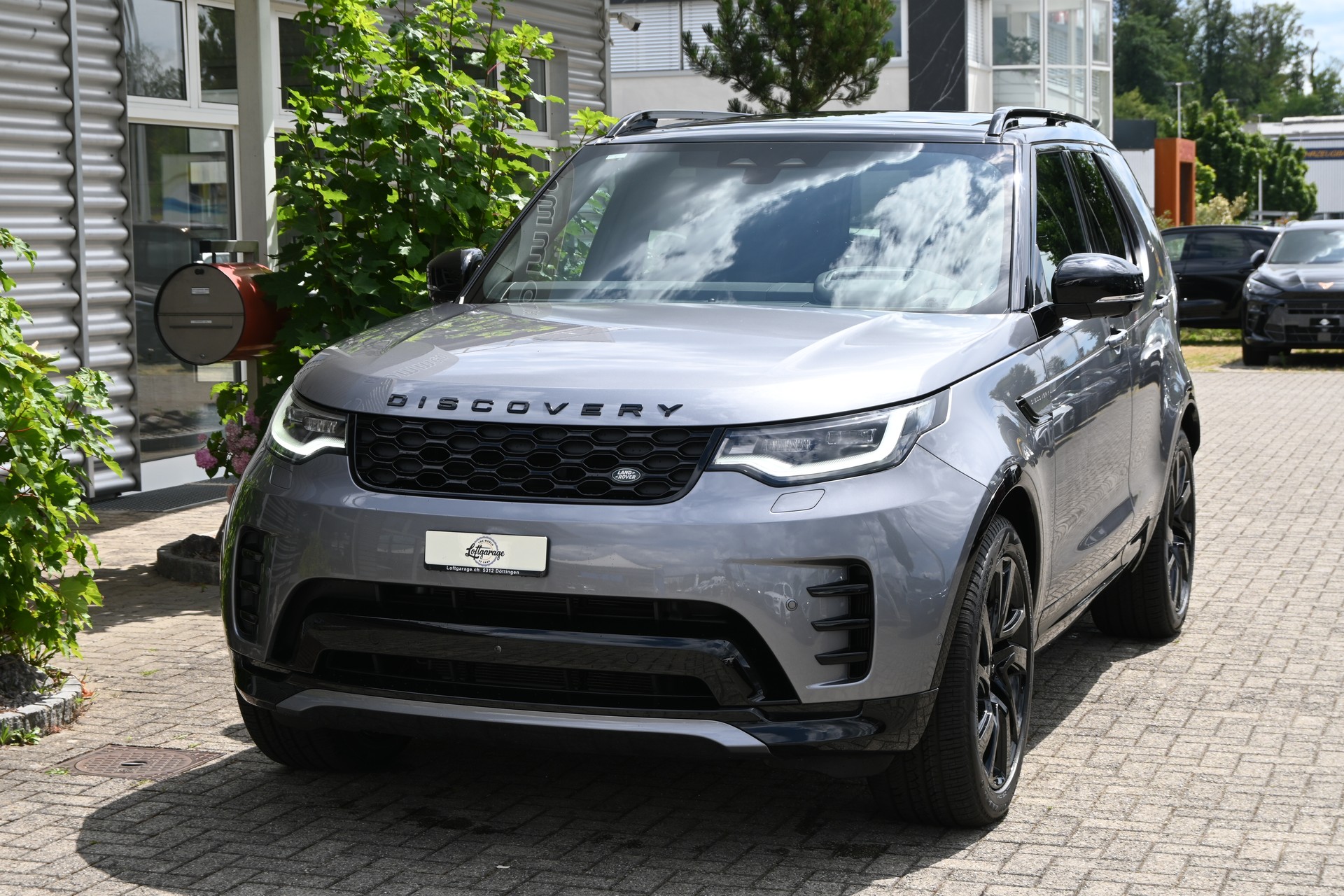 LAND ROVER Discovery 3.0D I6 350 Dynamic HSE AWD Automatic 7-Plätzer 350PS + AHK 3500kg + Werksgarantie 02.2030-image-1