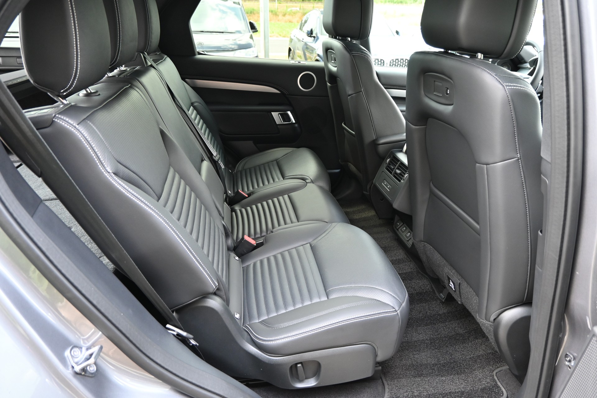 LAND ROVER Discovery 3.0D I6 350 Dynamic HSE AWD Automatic 7-Plätzer 350PS + AHK 3500kg + Werksgarantie 02.2030-image-18