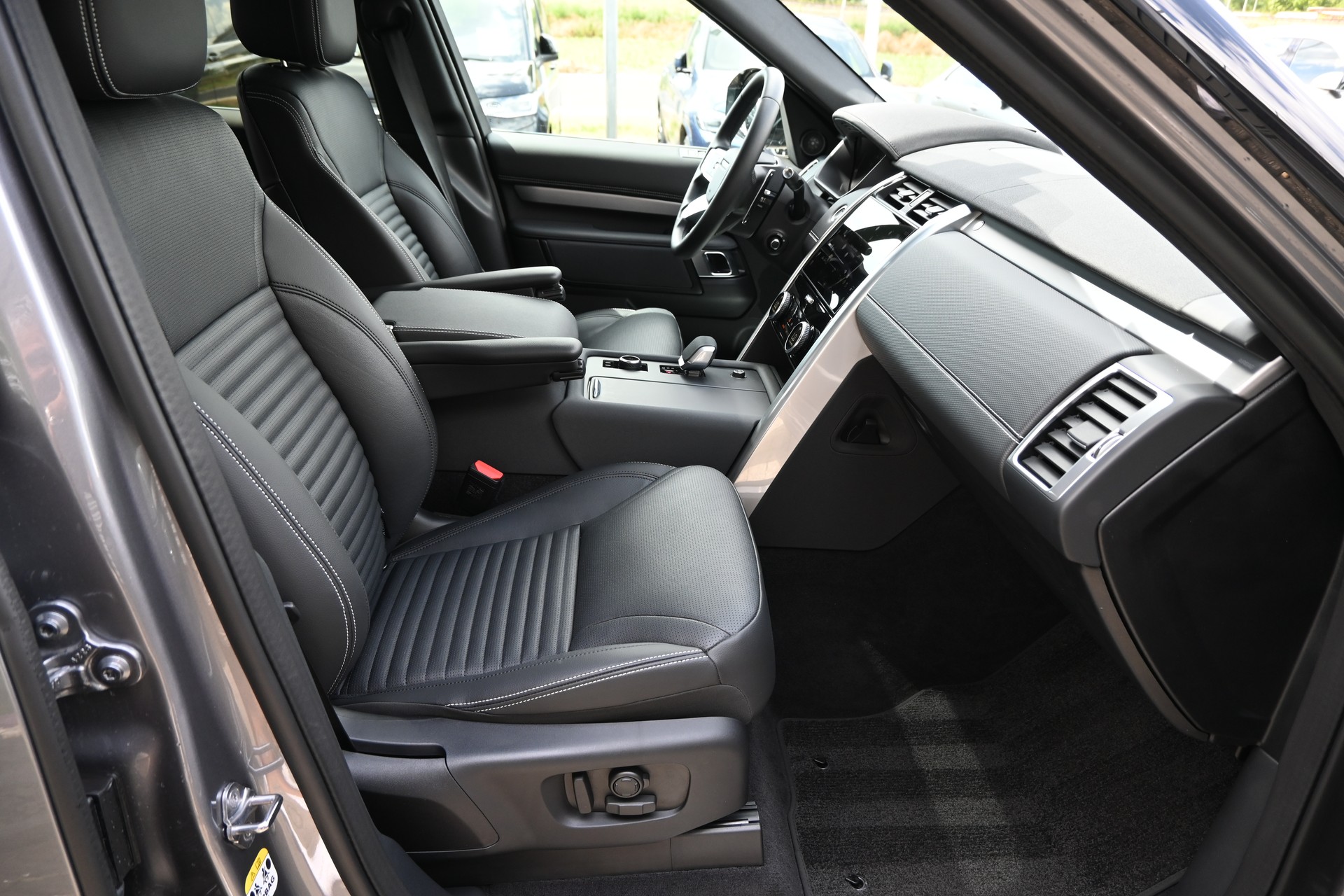 LAND ROVER Discovery 3.0D I6 350 Dynamic HSE AWD Automatic 7-Plätzer 350PS + AHK 3500kg + Werksgarantie 02.2030-image-16