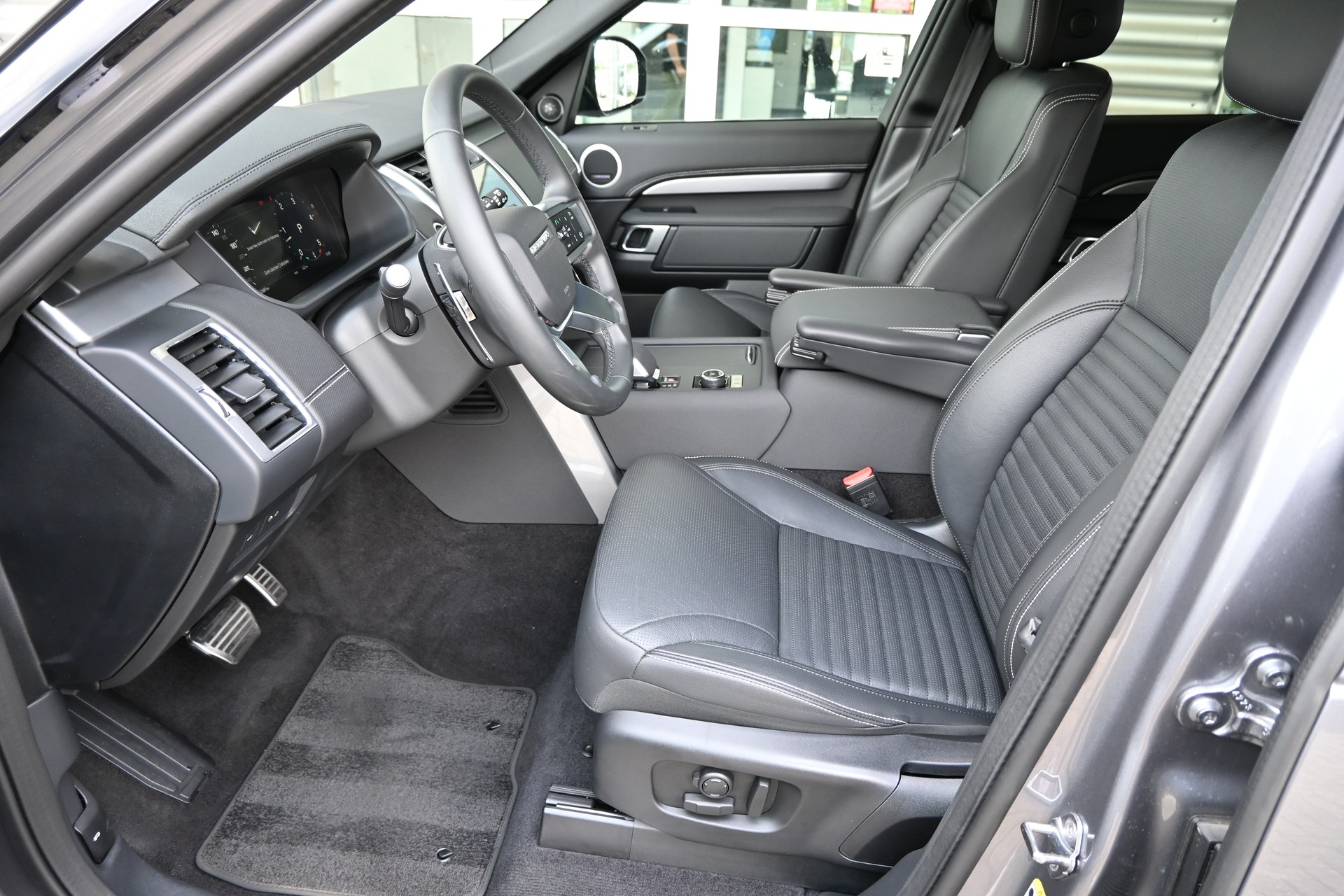LAND ROVER Discovery 3.0D I6 350 Dynamic HSE AWD Automatic 7-Plätzer 350PS + AHK 3500kg + Werksgarantie 02.2030-image-14