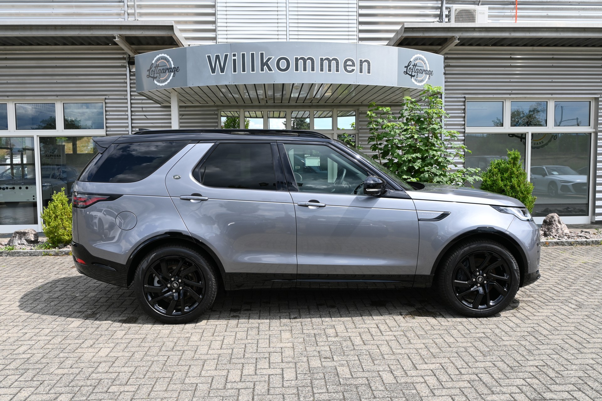 LAND ROVER Discovery 3.0D I6 350 Dynamic HSE AWD Automatic 7-Plätzer 350PS + AHK 3500kg + Werksgarantie 02.2030-image-4