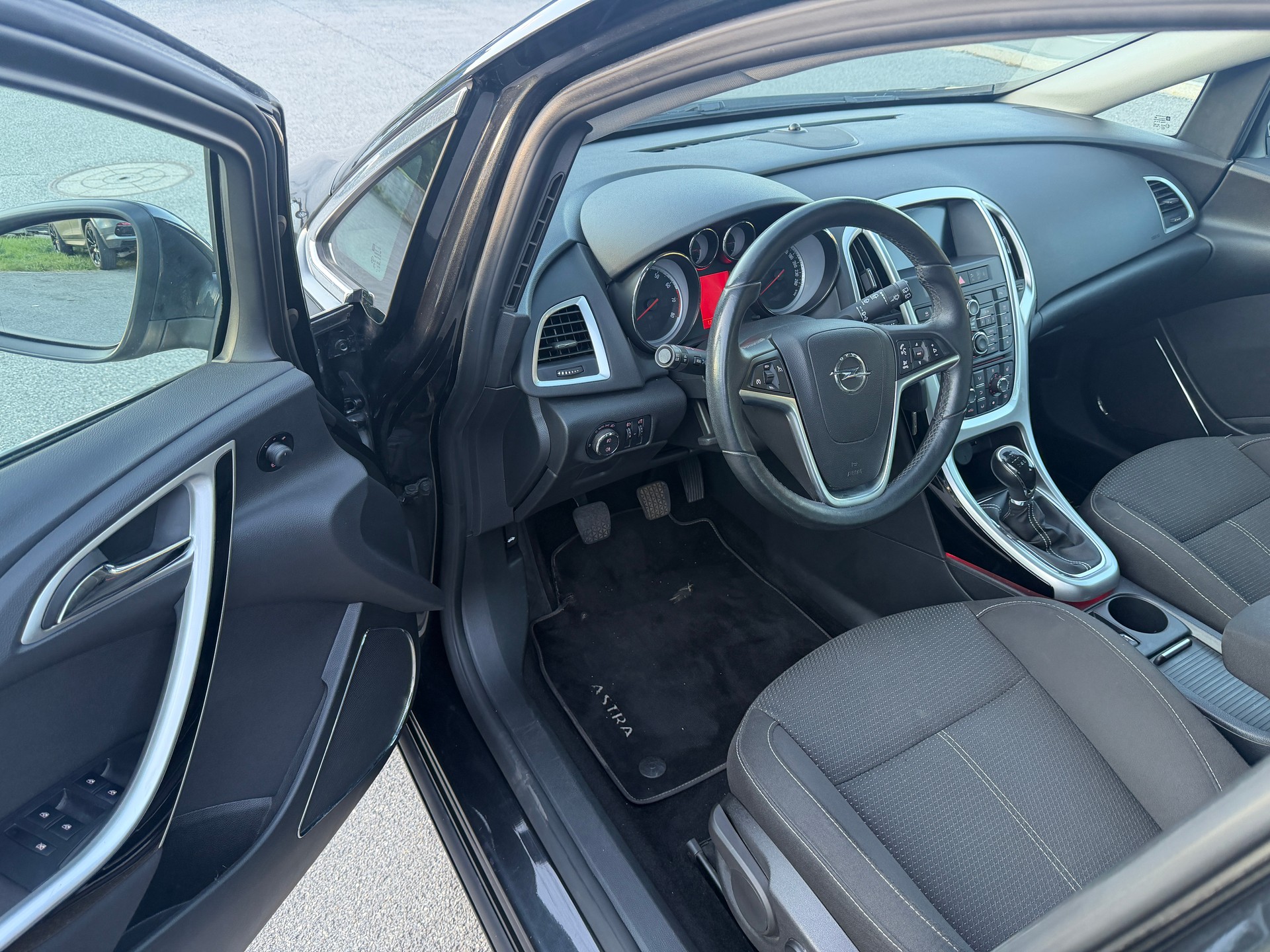 OPEL Astra SportsTourer 1.6i 16V Turbo Cosmo-image-6