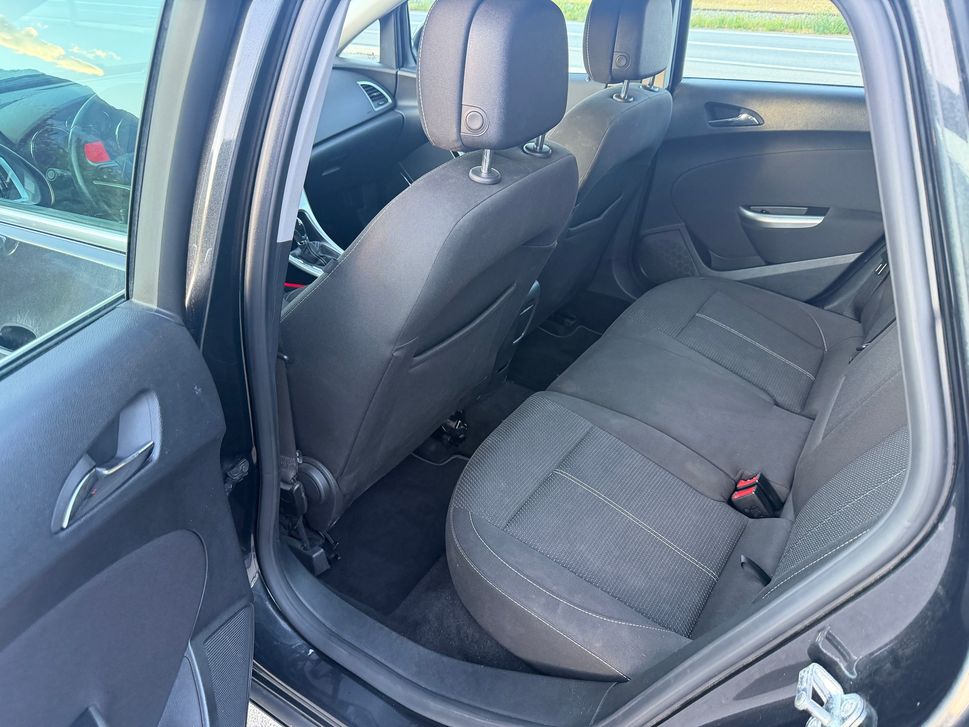 OPEL Astra SportsTourer 1.6i 16V Turbo Cosmo-image-7