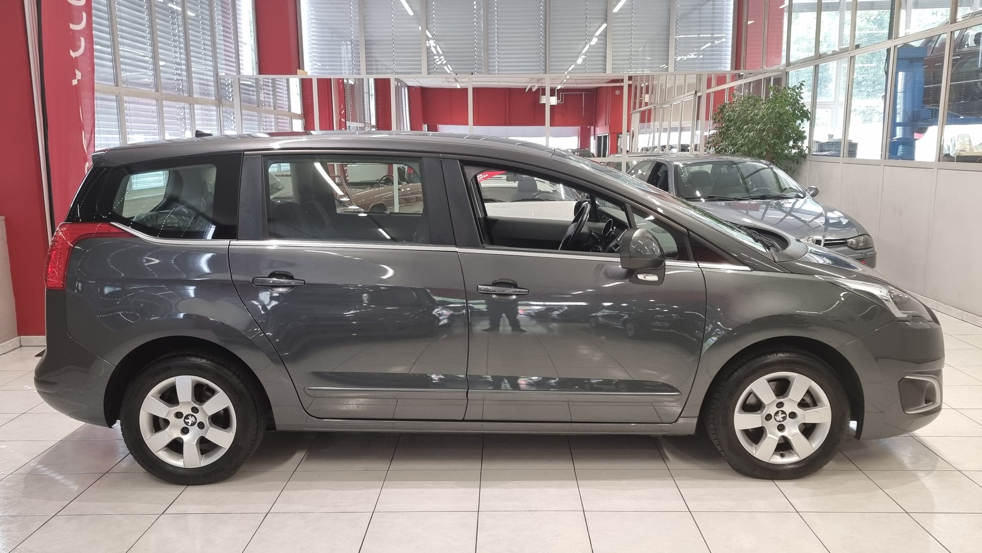 PEUGEOT 5008 1.6 THP 155 Active-image-5