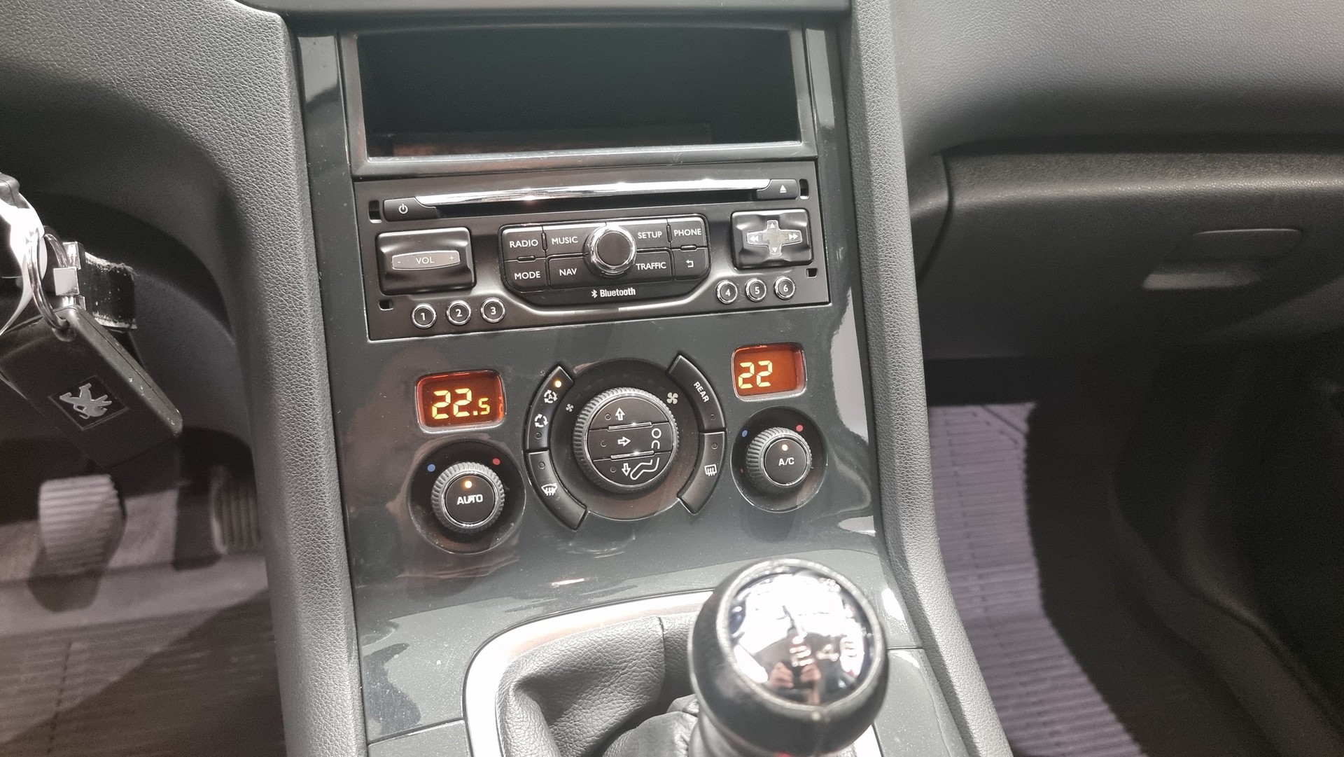 PEUGEOT 5008 1.6 THP 155 Active-image-10