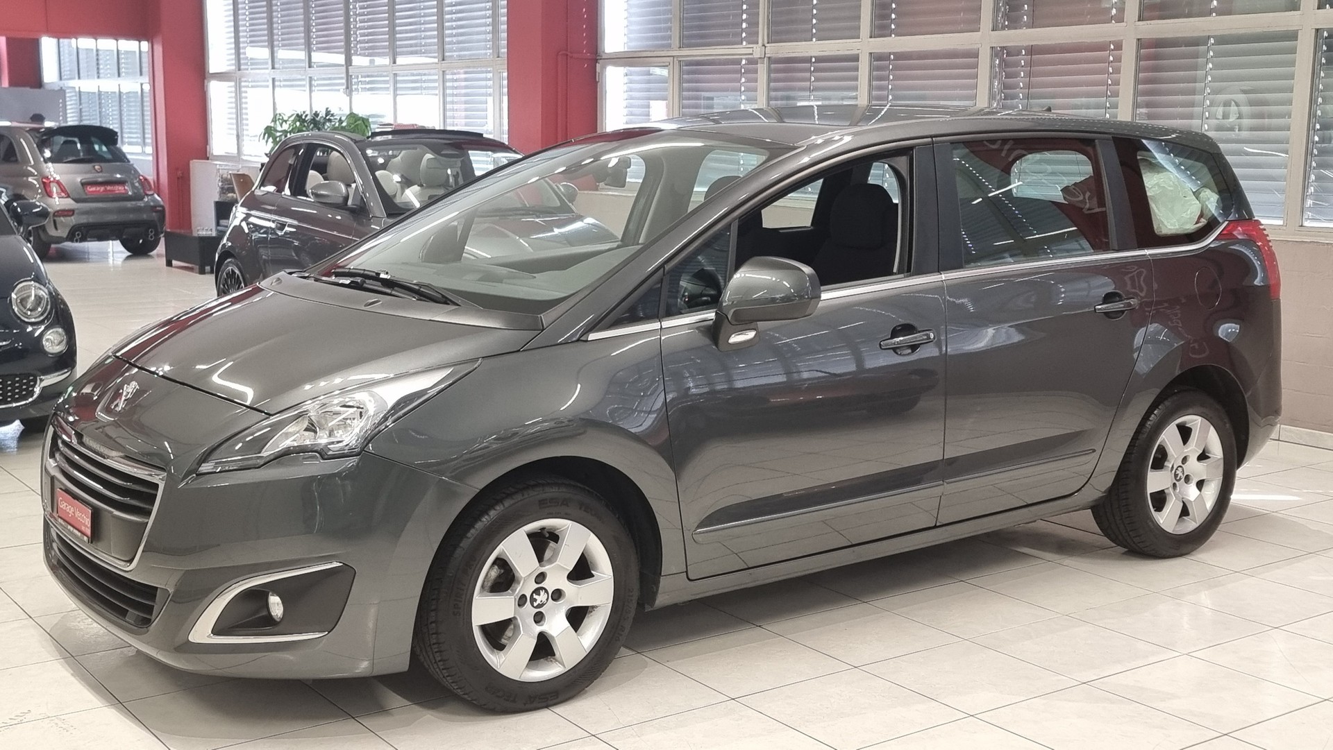 PEUGEOT 5008 1.6 THP 155 Active-image-1