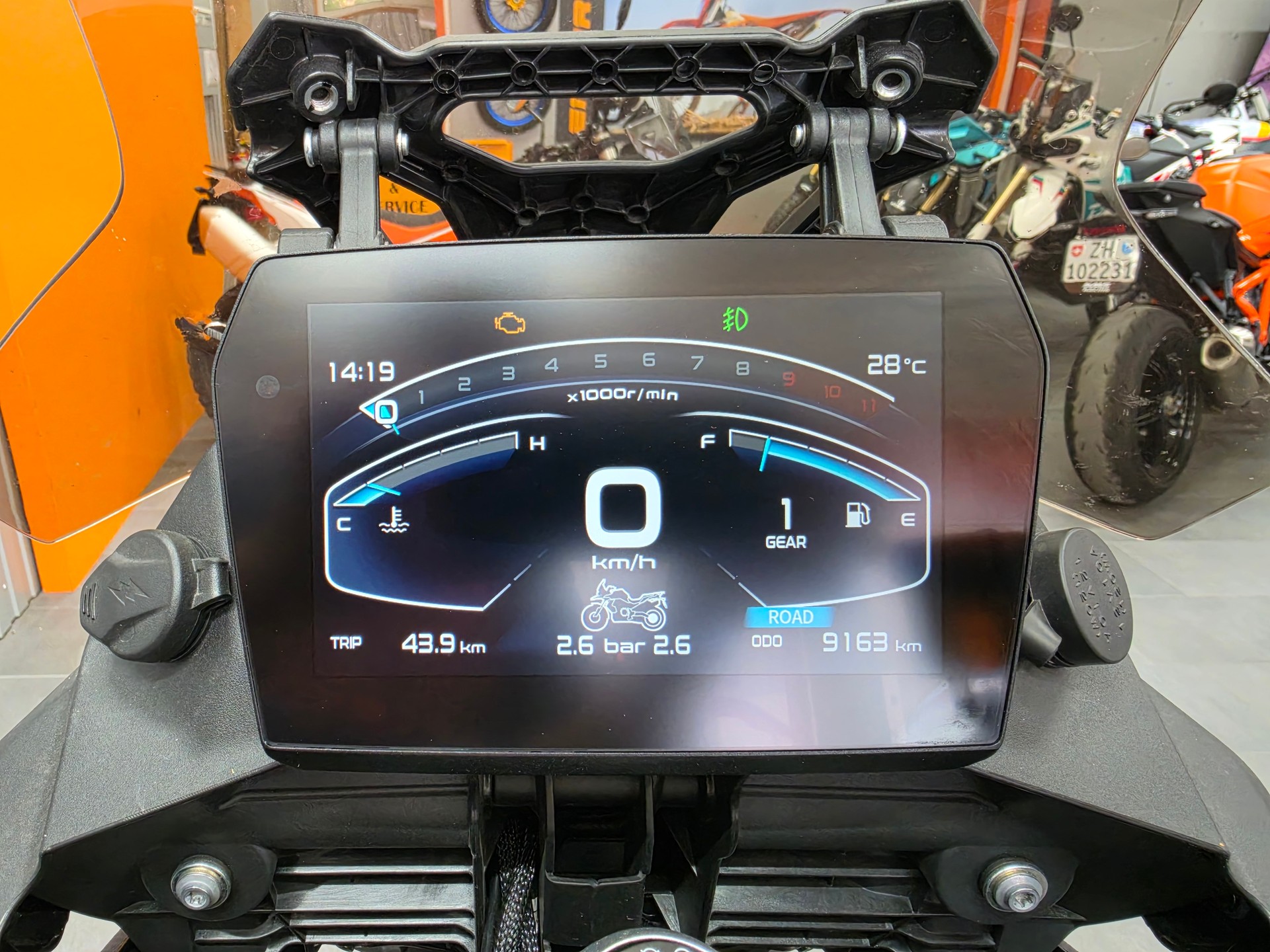 VOGE 900DSX-showroom-element-1
