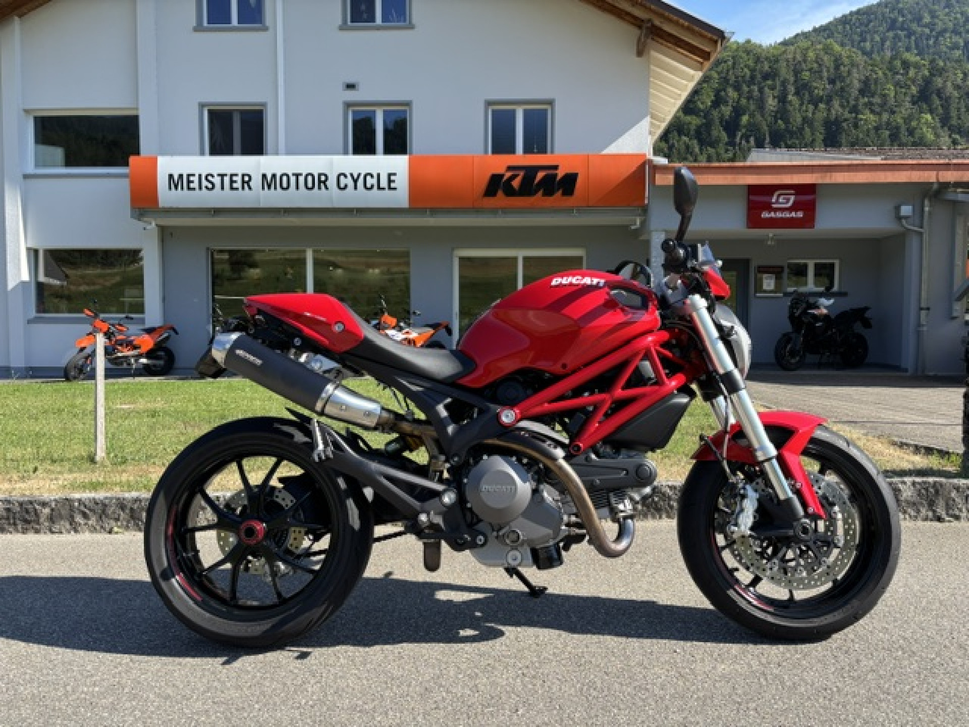 DUCATI 796 Monster