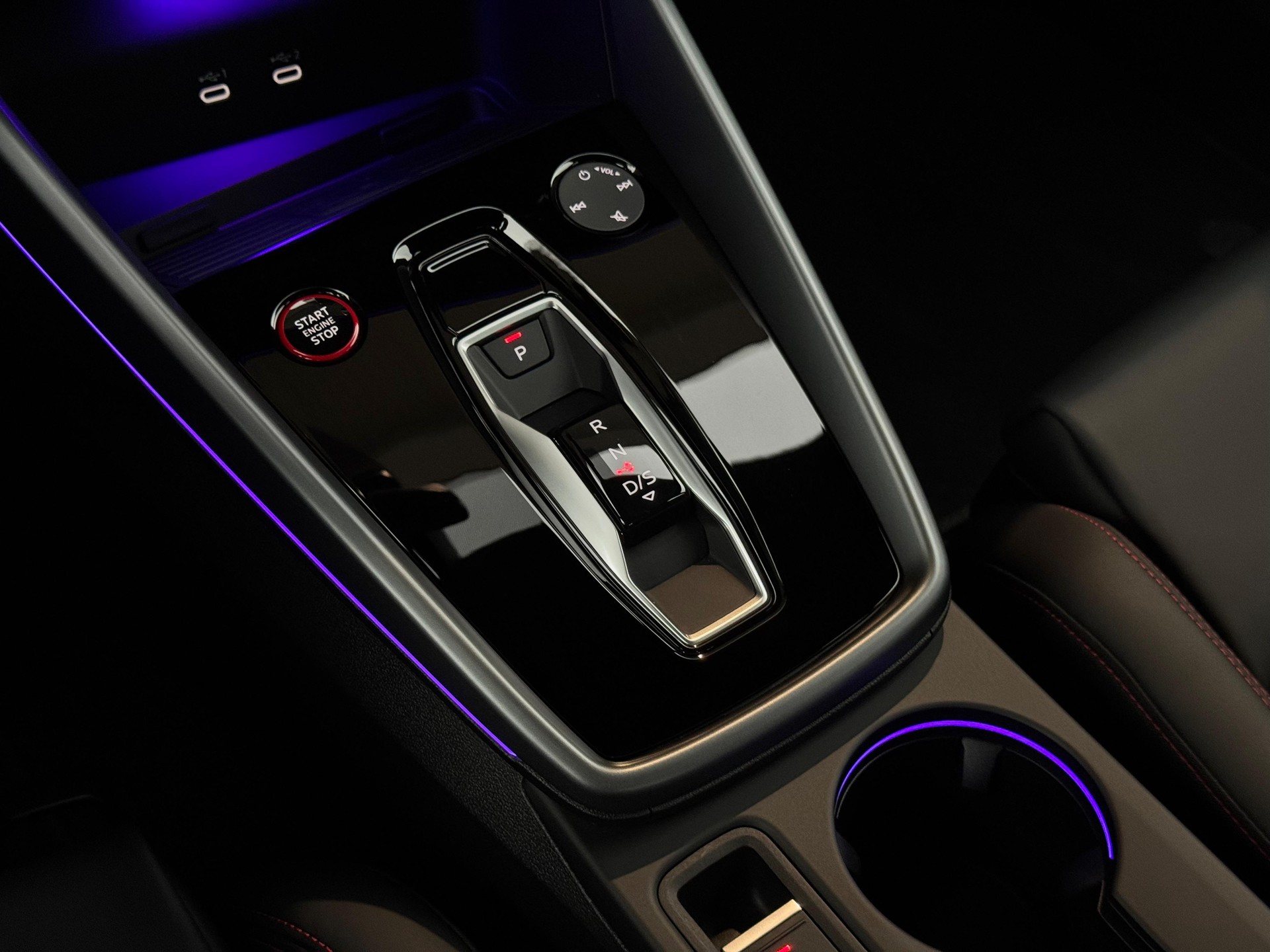 AUDI RS3 Limousine 2.5 TSI quattro S-tronic-image-13