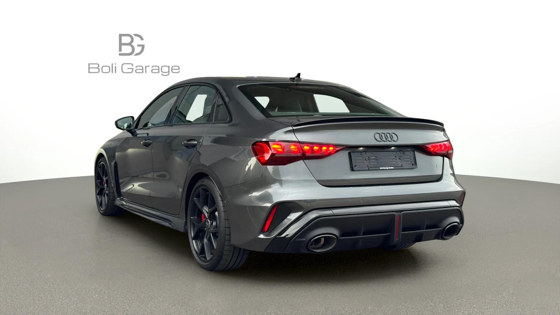 AUDI RS3 Limousine 2.5 TSI quattro S-tronic-image-2