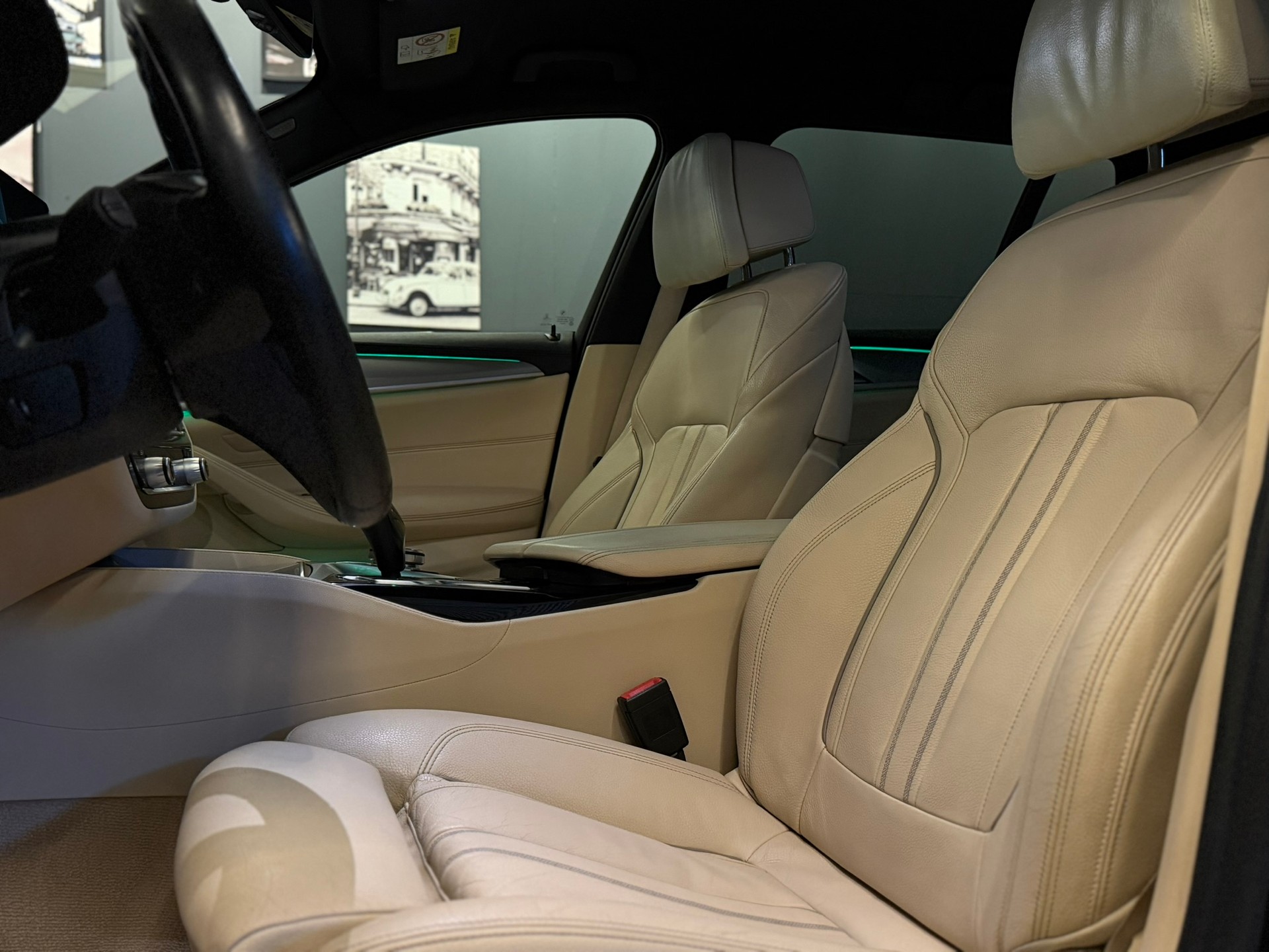 BMW 530d xDrive Touring Luxury Line Steptronic-image-12