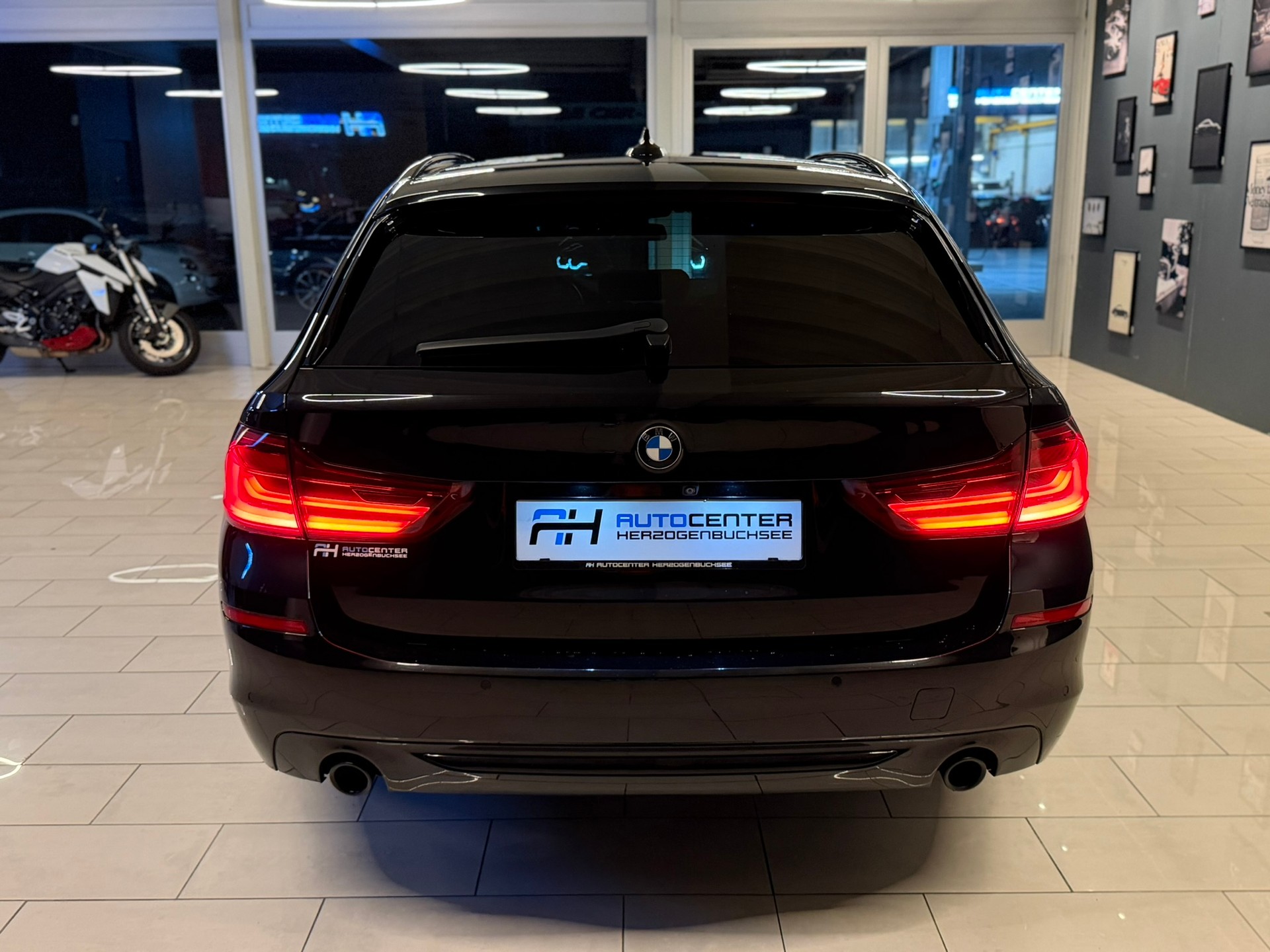 BMW 530d xDrive Touring Luxury Line Steptronic-image-5