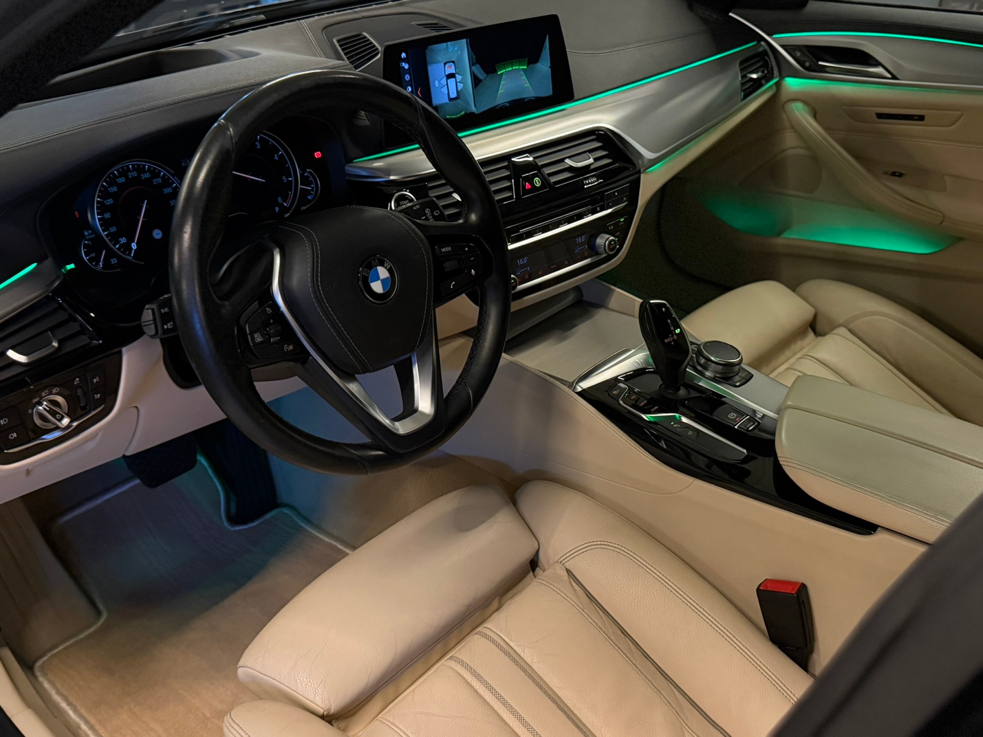 BMW 530d xDrive Touring Luxury Line Steptronic-image-8
