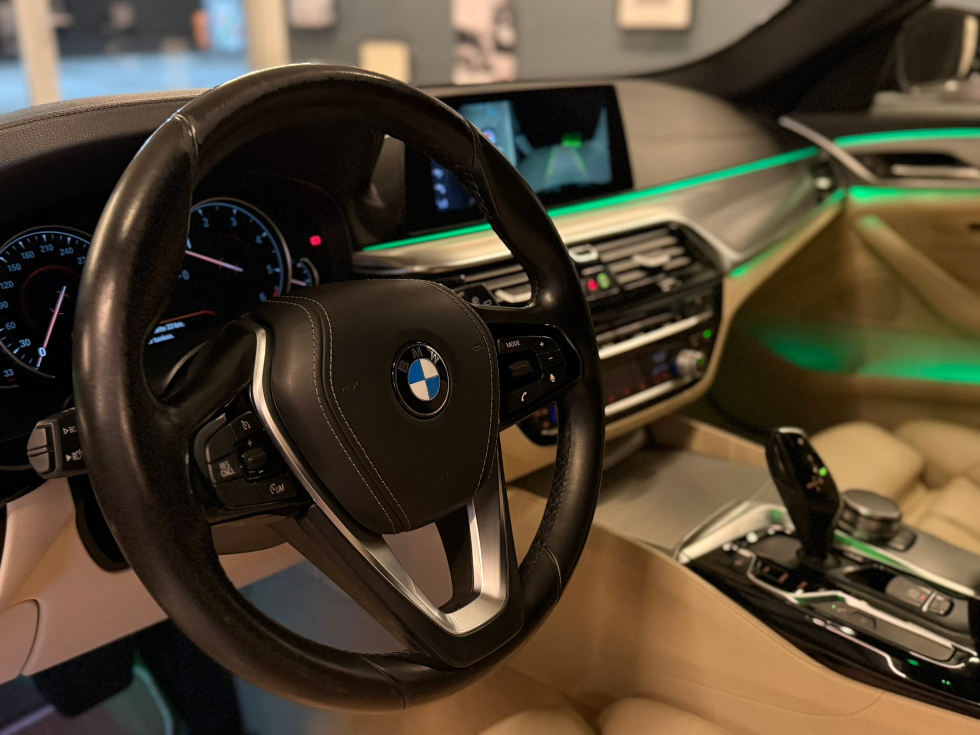 BMW 530d xDrive Touring Luxury Line Steptronic-image-9