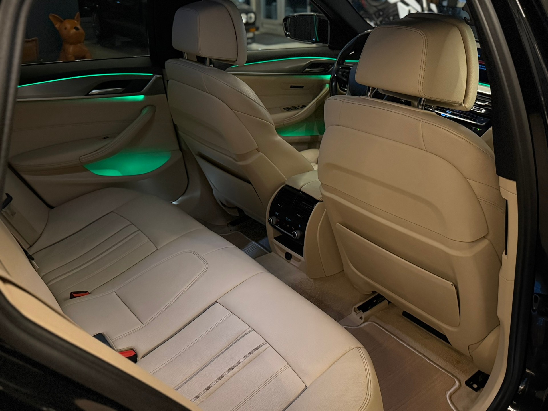 BMW 530d xDrive Touring Luxury Line Steptronic-image-15