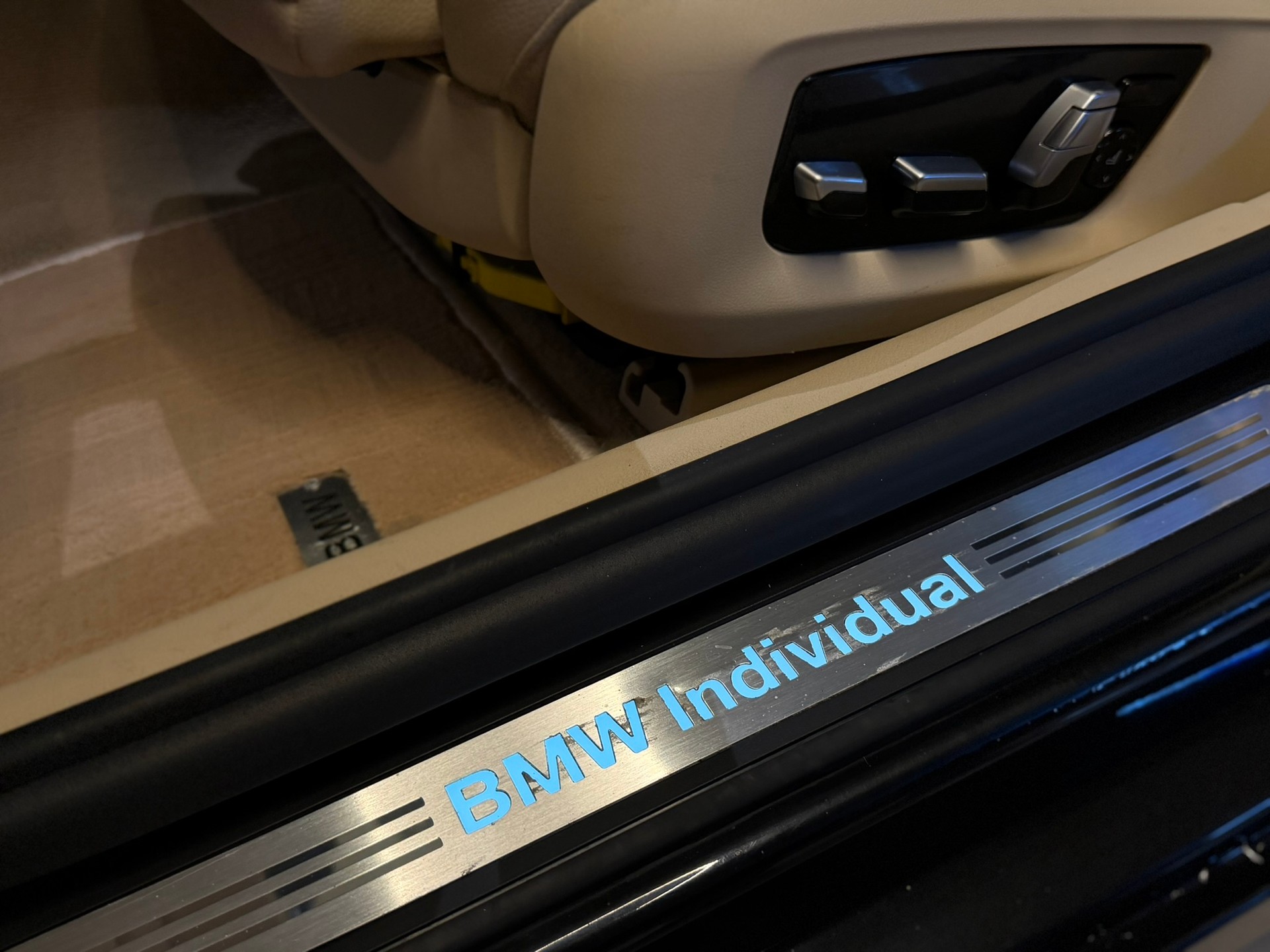 BMW 530d xDrive Touring Luxury Line Steptronic-image-17