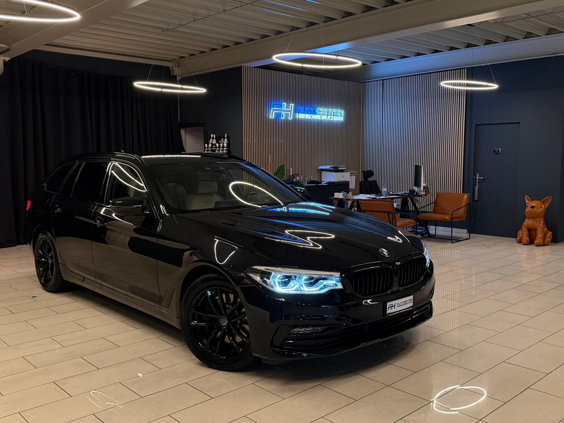 BMW 530d xDrive Touring Luxury Line Steptronic-image-0
