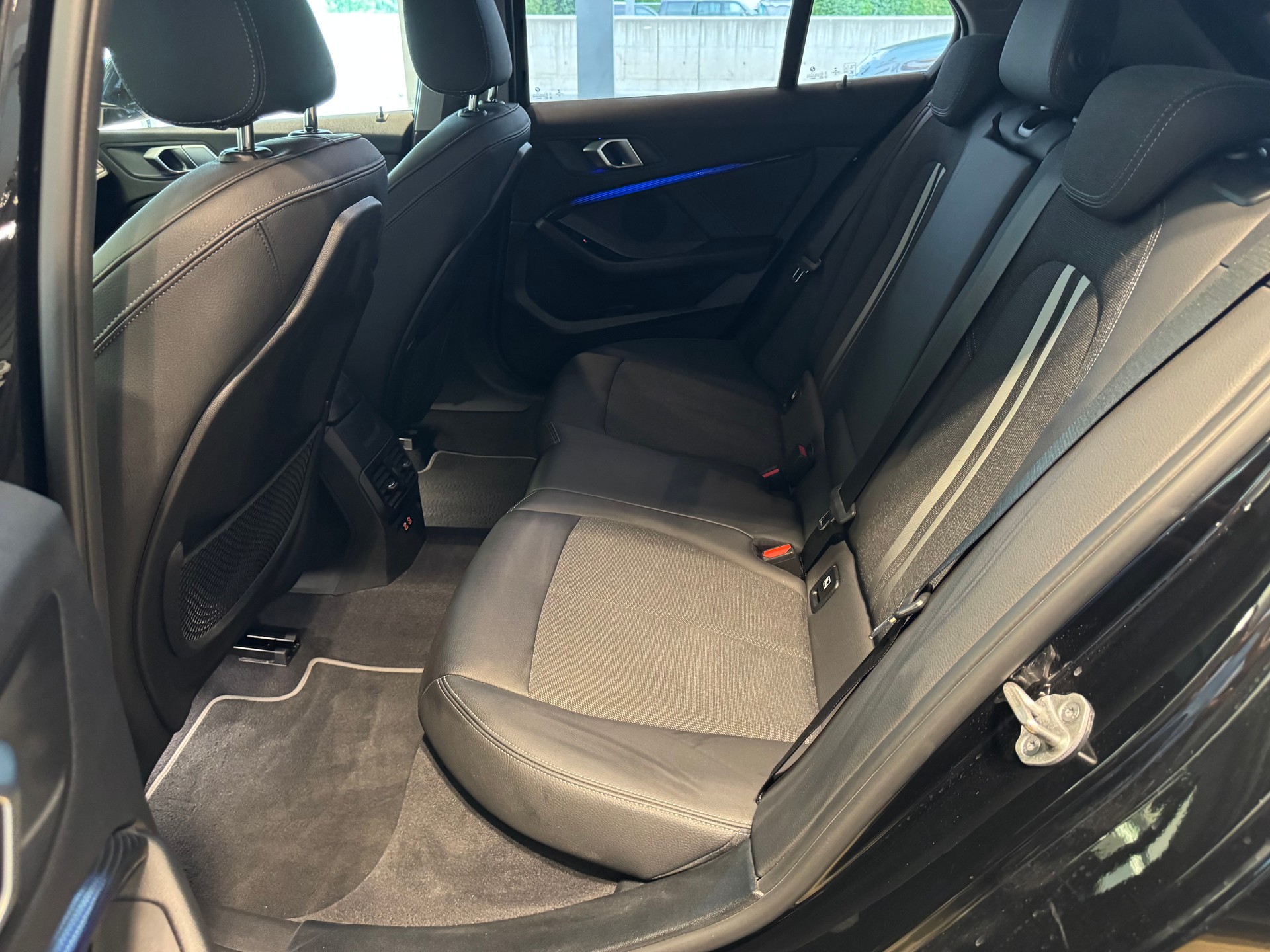 BMW 118i Sport Line Steptronic-image-9