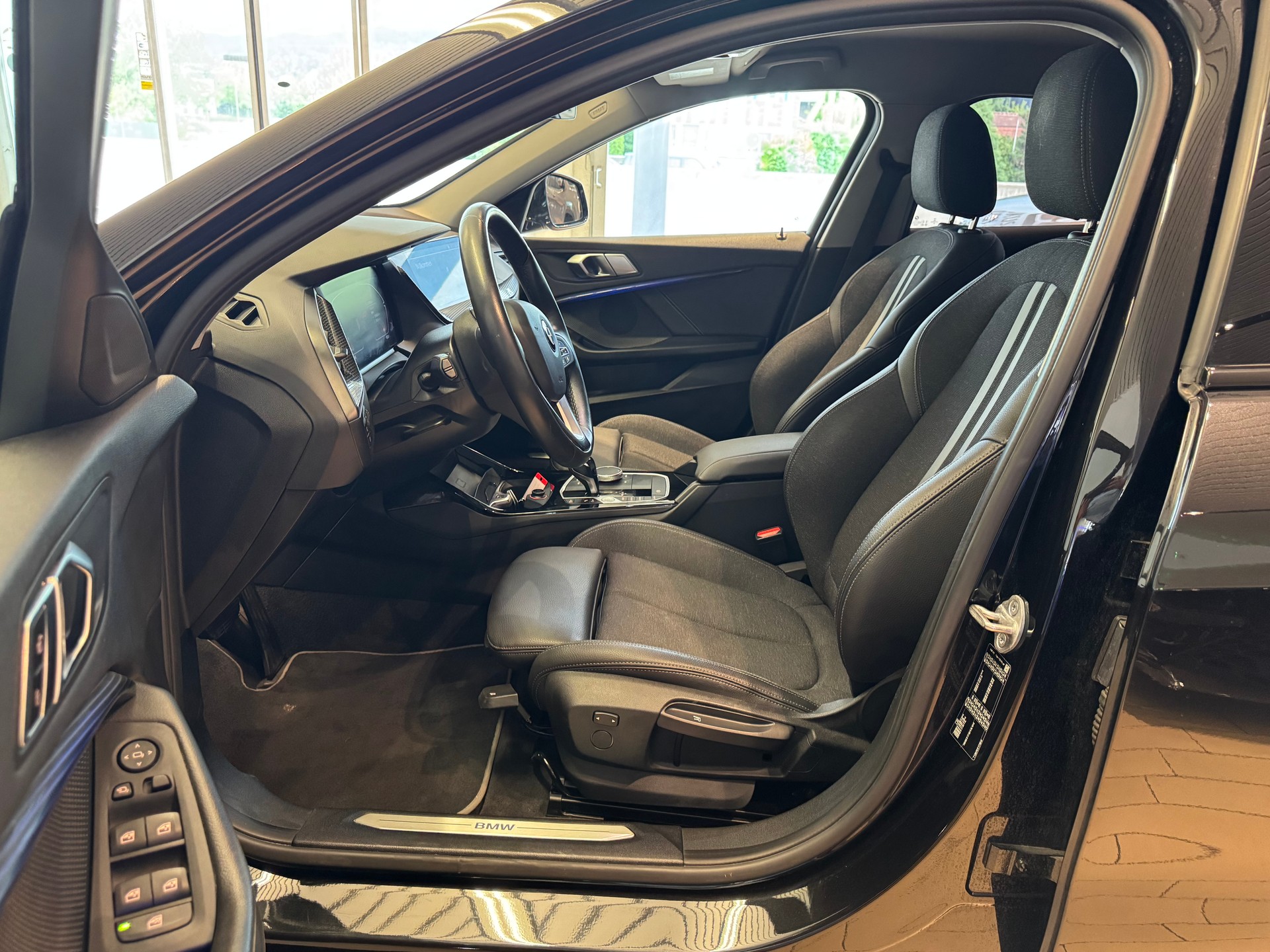 BMW 118i Sport Line Steptronic-image-6