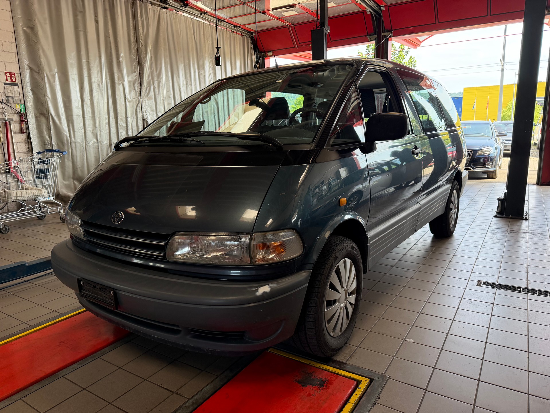 TOYOTA Previa XL 4x4