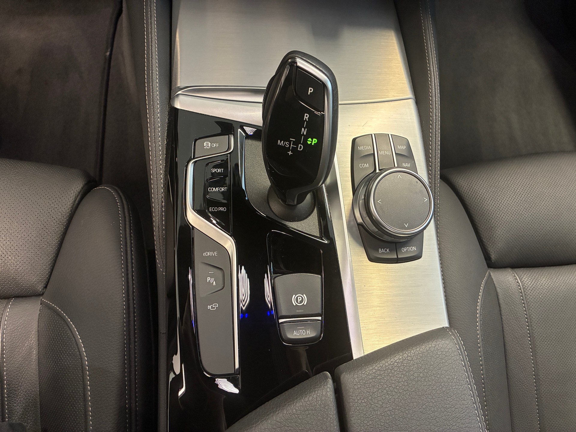 BMW 530e xDrive paddles-image-11