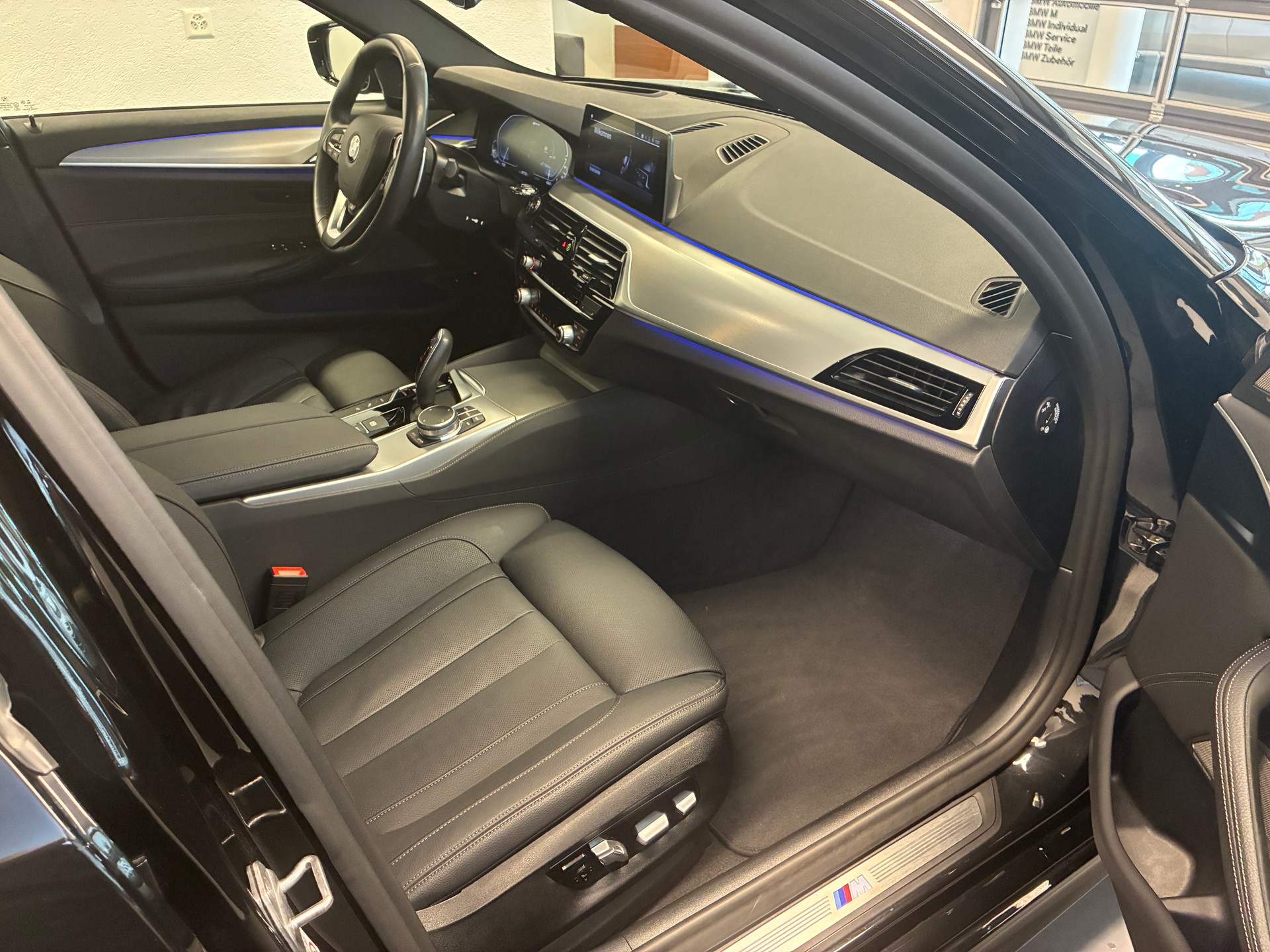 BMW 530e xDrive paddles-image-17