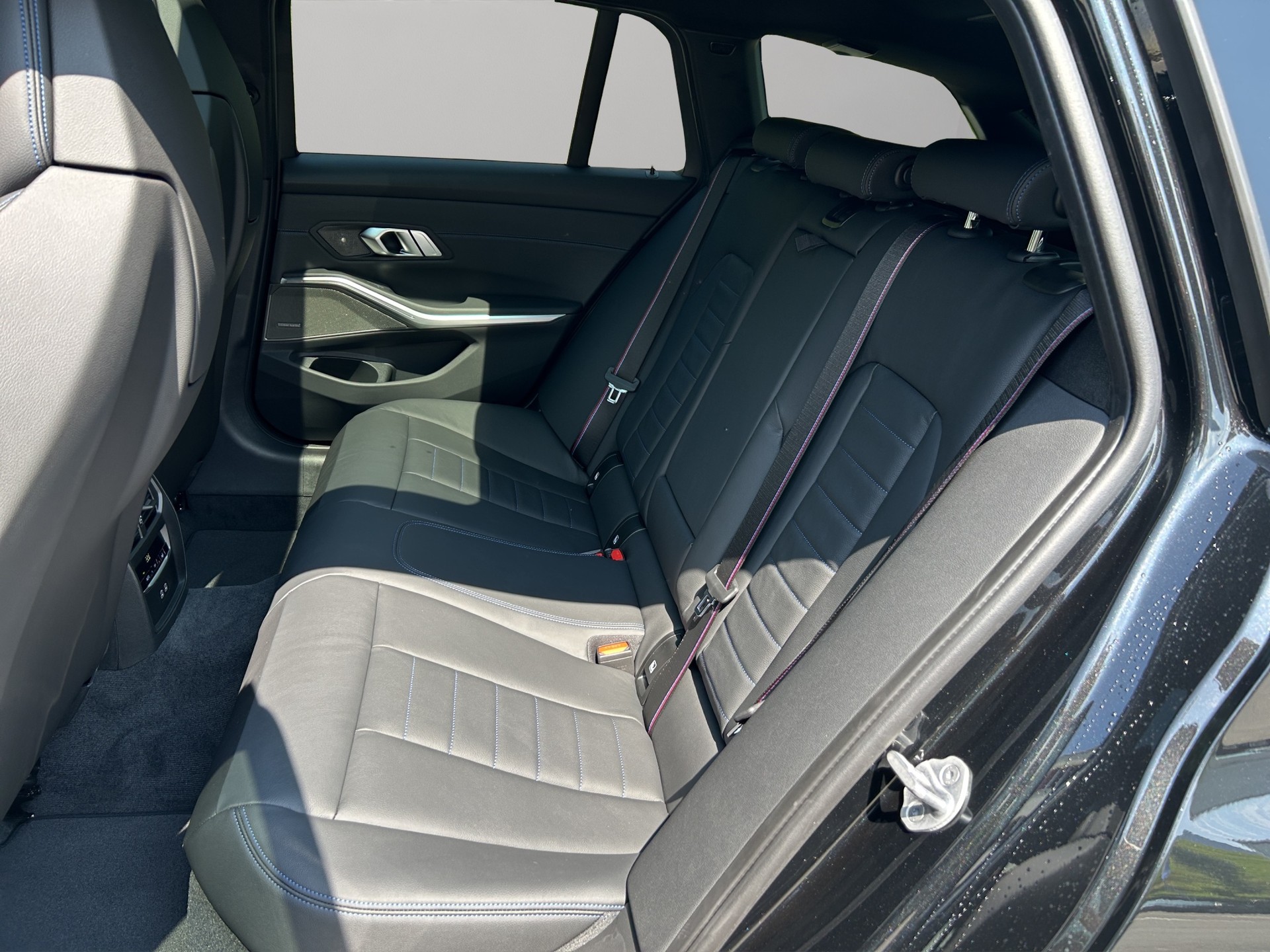 BMW M340i xDrive 48V Touring Steptronic M Sport Pro-image-17